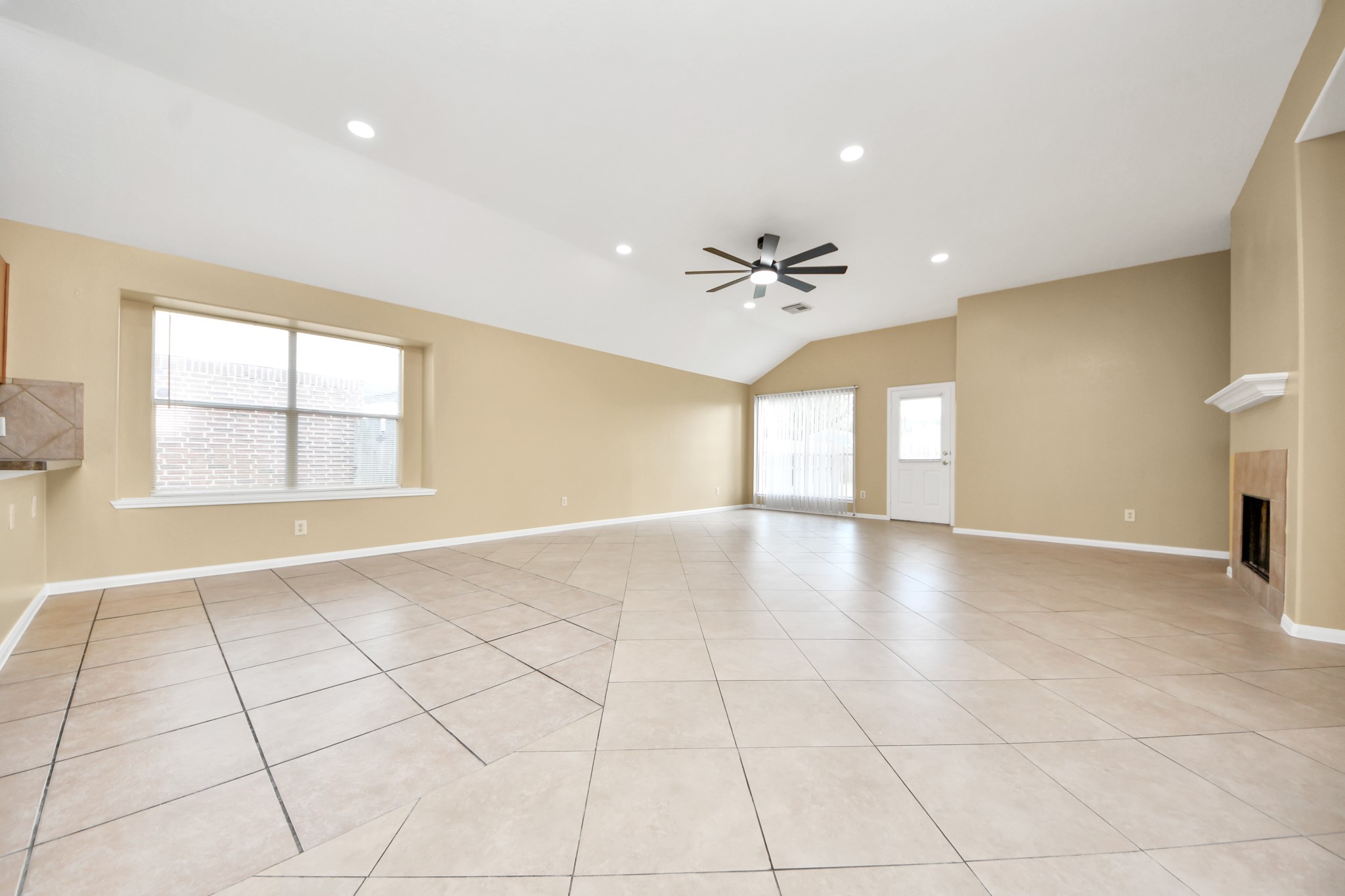 8431 Taraglen Court Property Photo 14