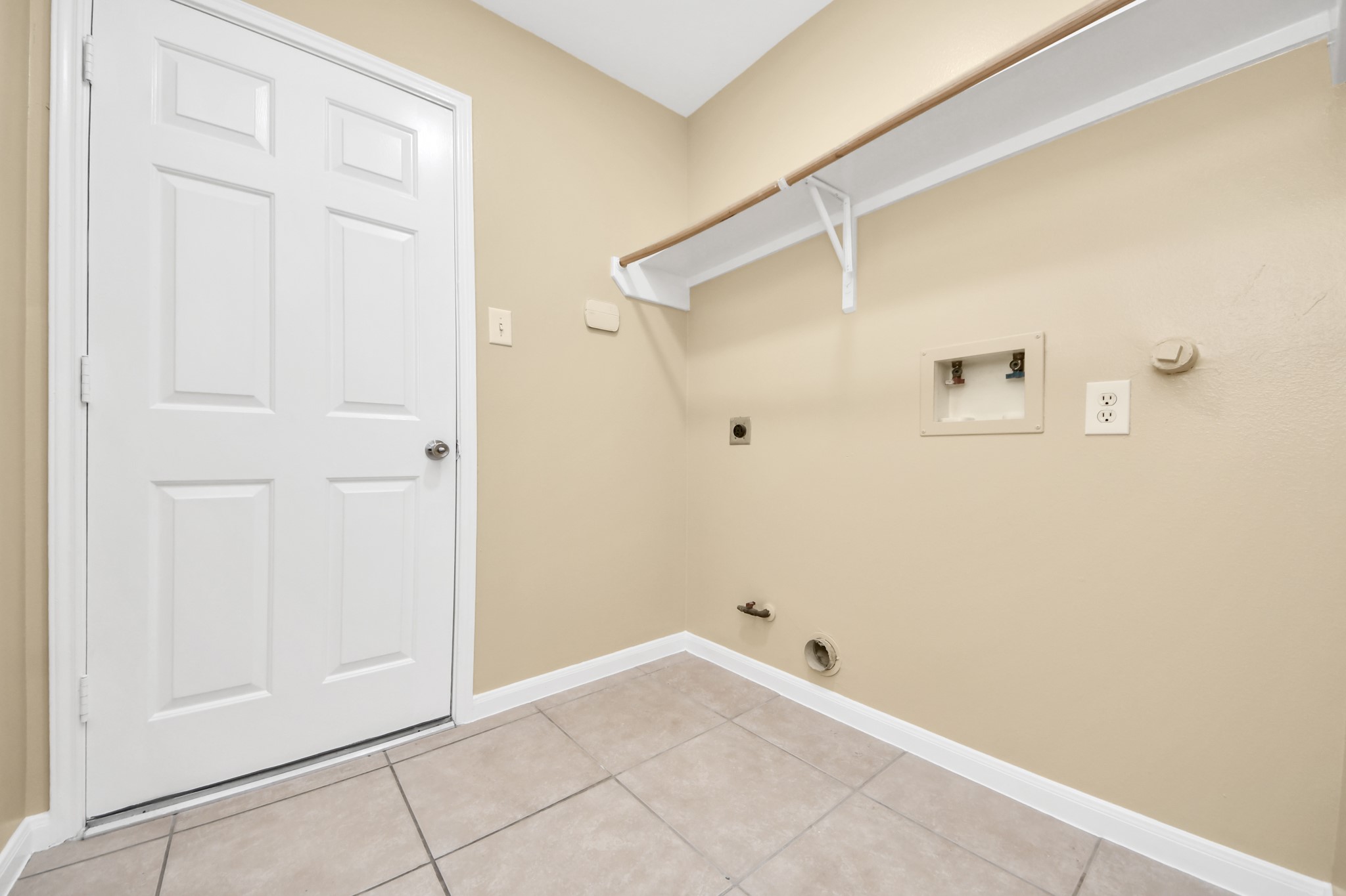 8431 Taraglen Court Property Photo 19