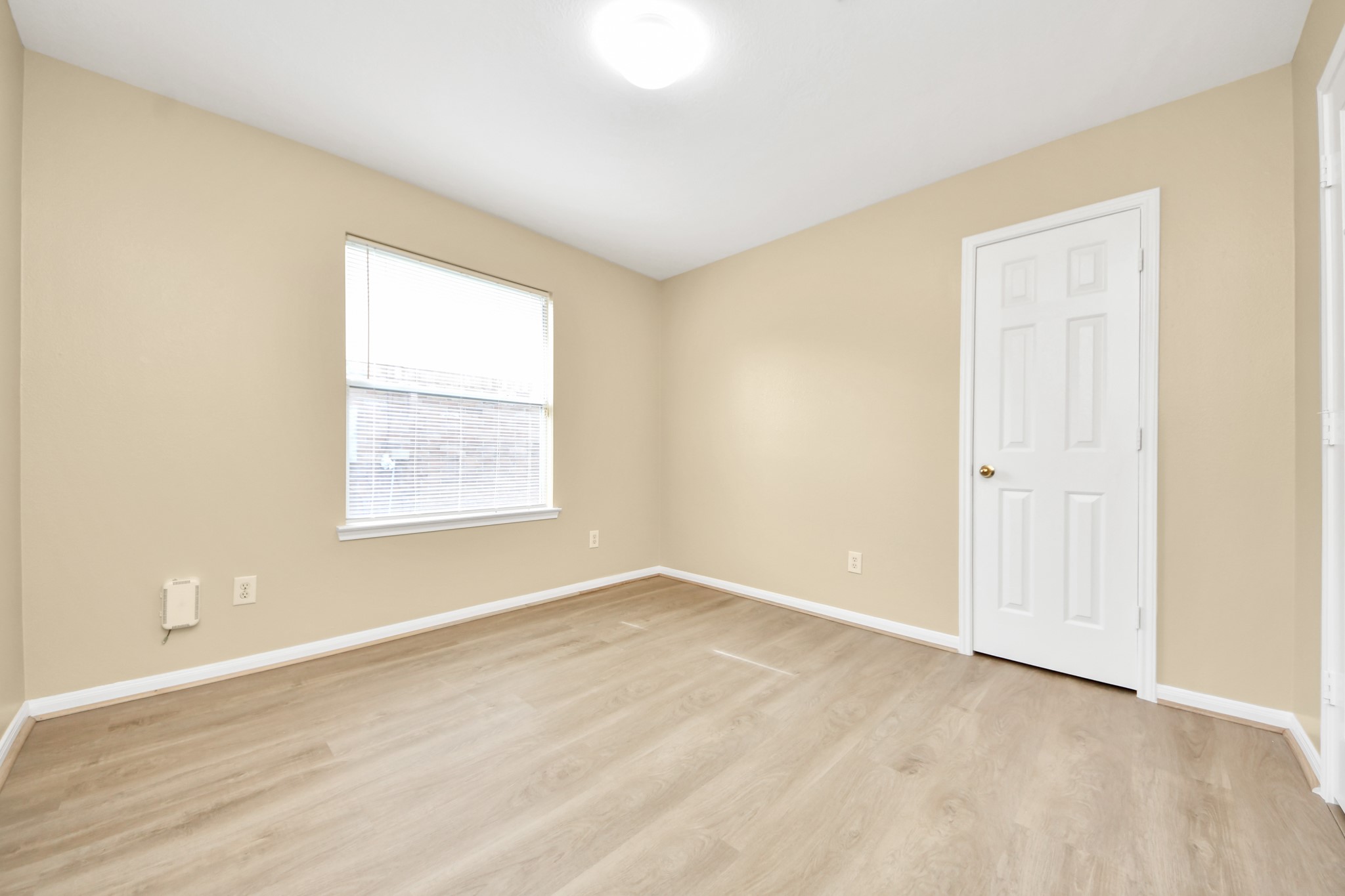 8431 Taraglen Court Property Photo 21