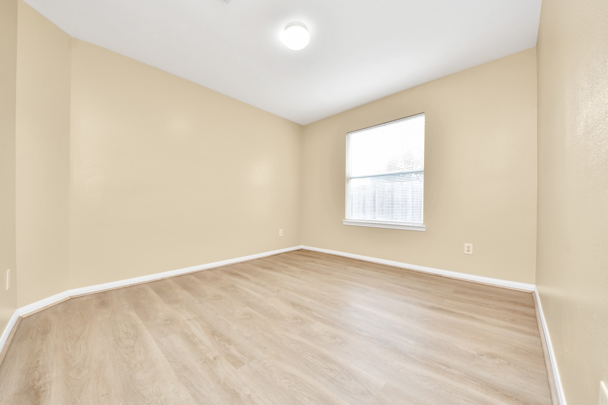 8431 Taraglen Court Property Photo 23