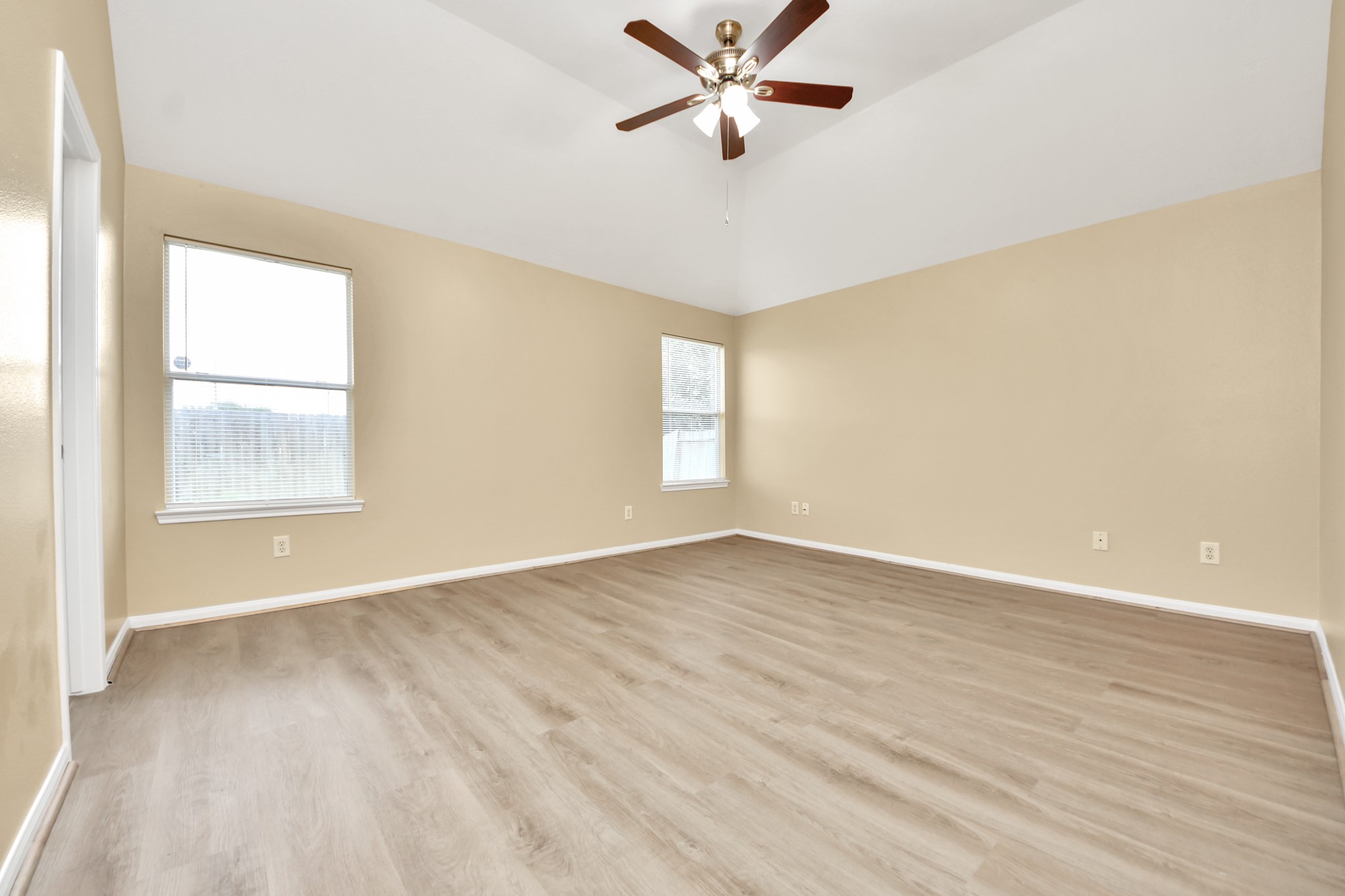 8431 Taraglen Court Property Photo 26