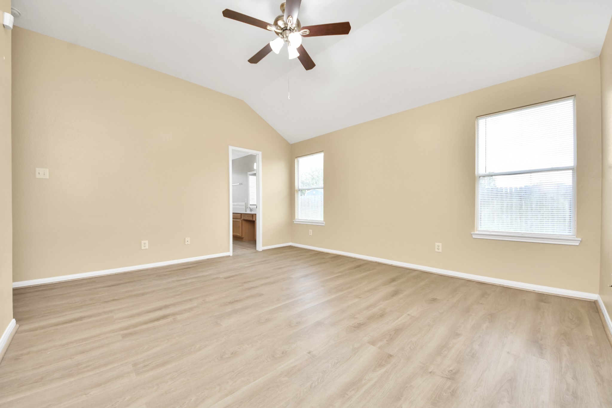 8431 Taraglen Court Property Photo 27