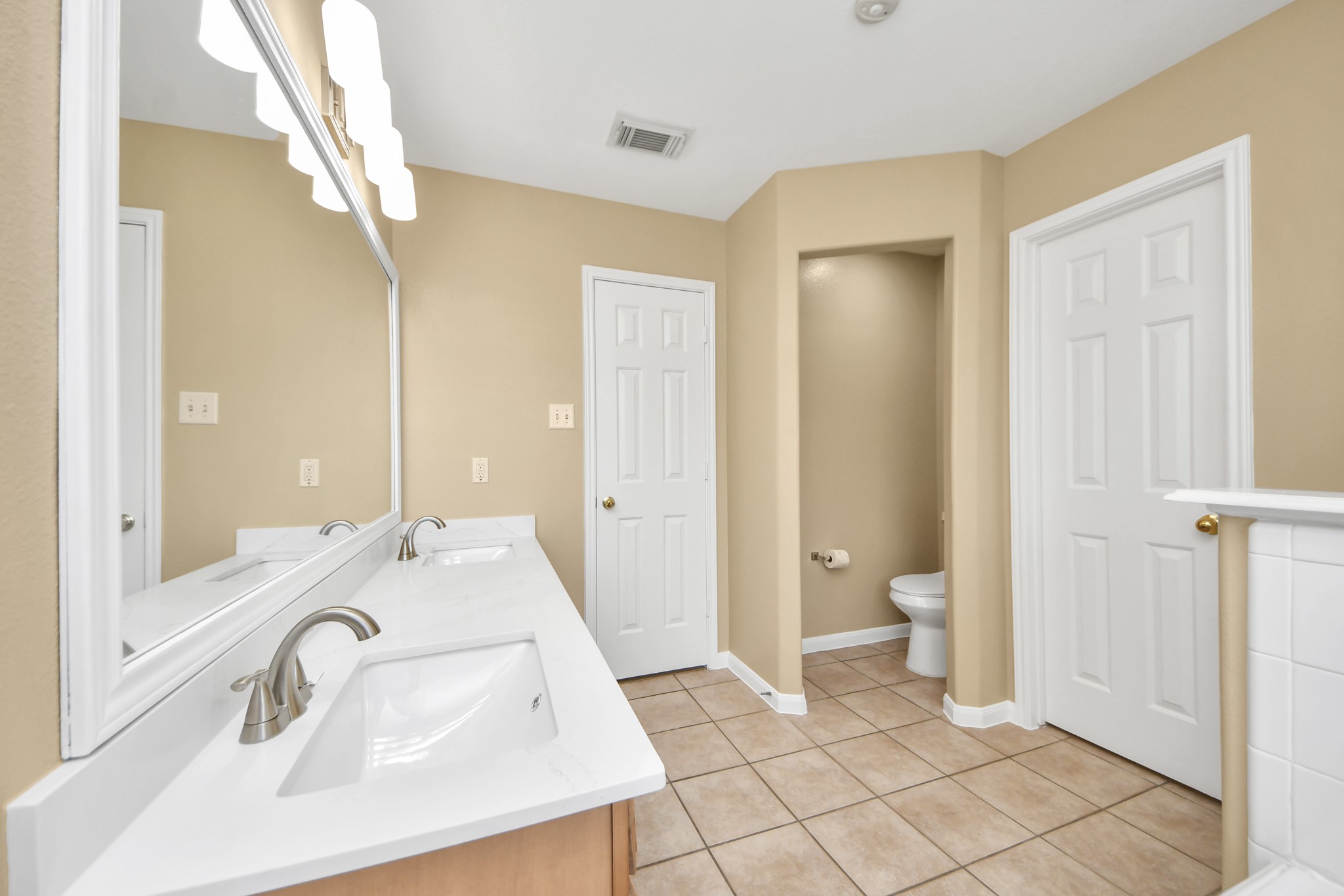 8431 Taraglen Court Property Photo 30