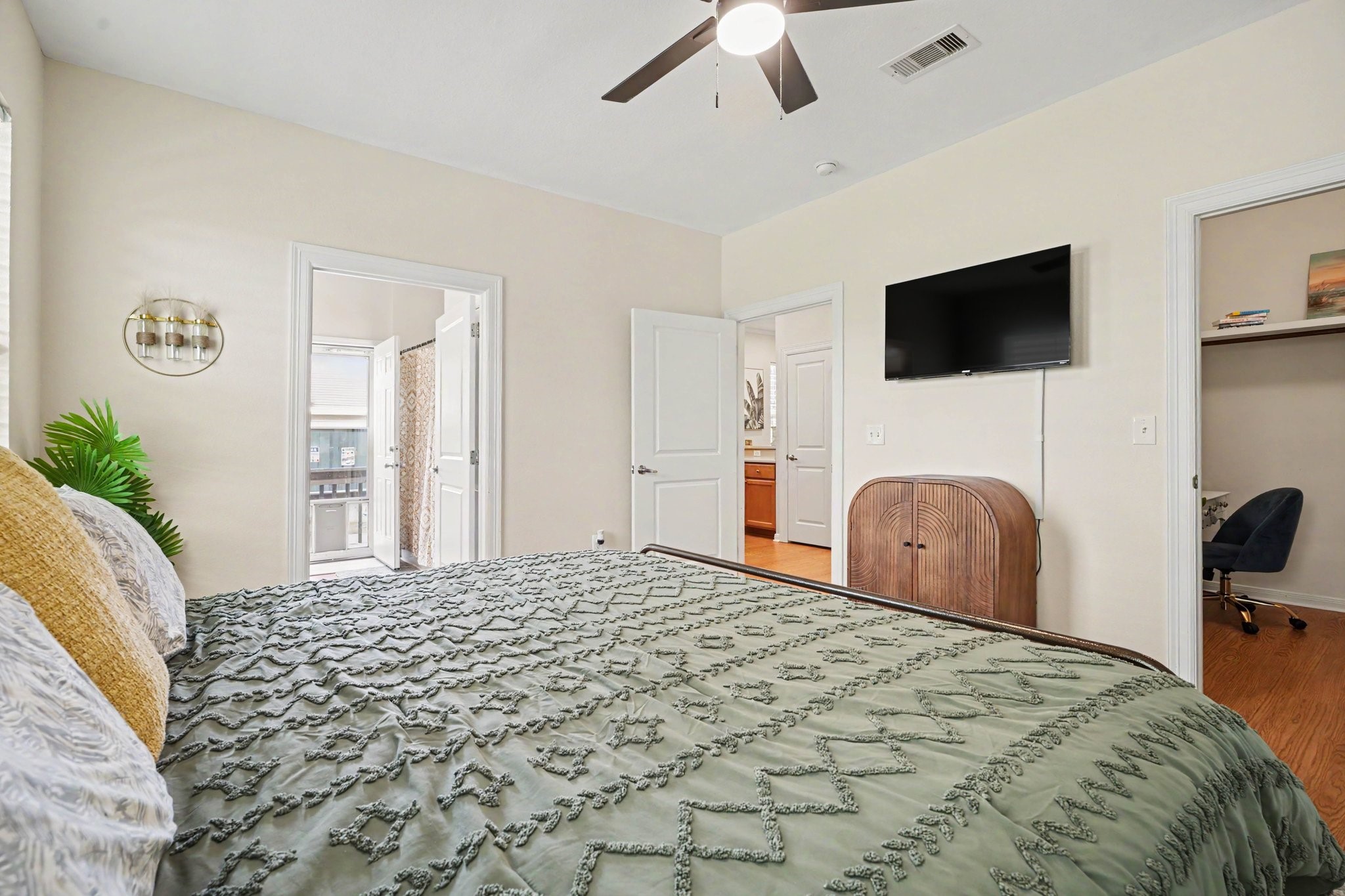 5323 Menard Avenue Property Photo 6