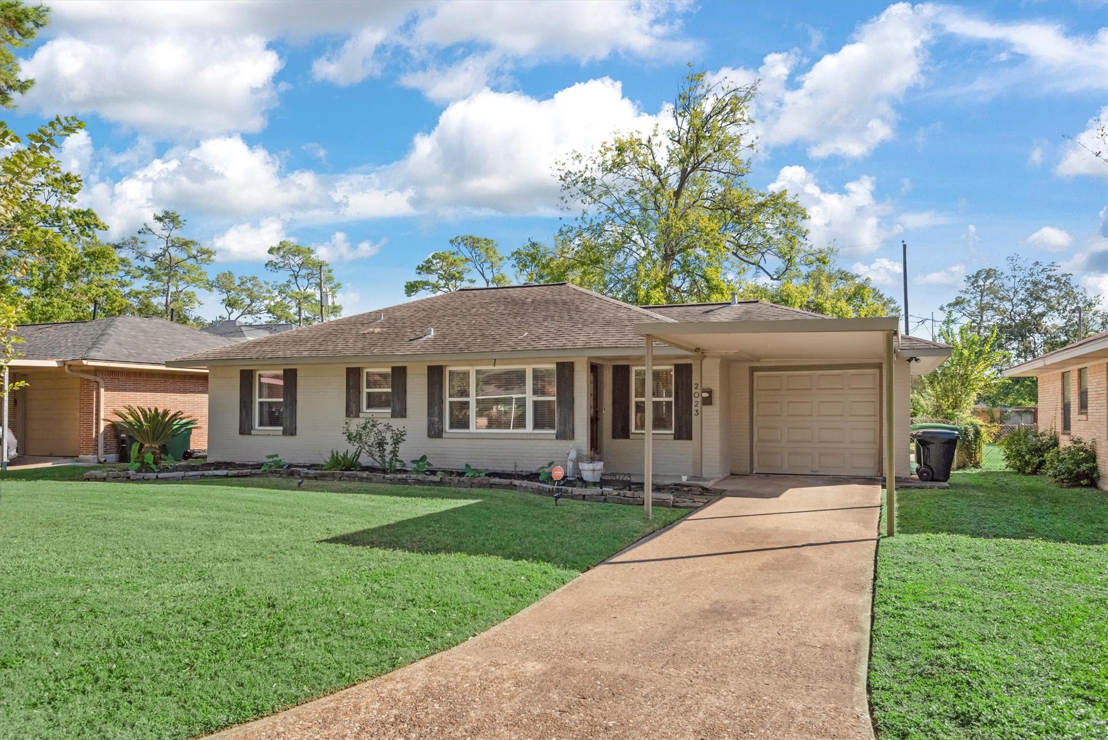 2023 Woodcrest Drive Property Photo 2