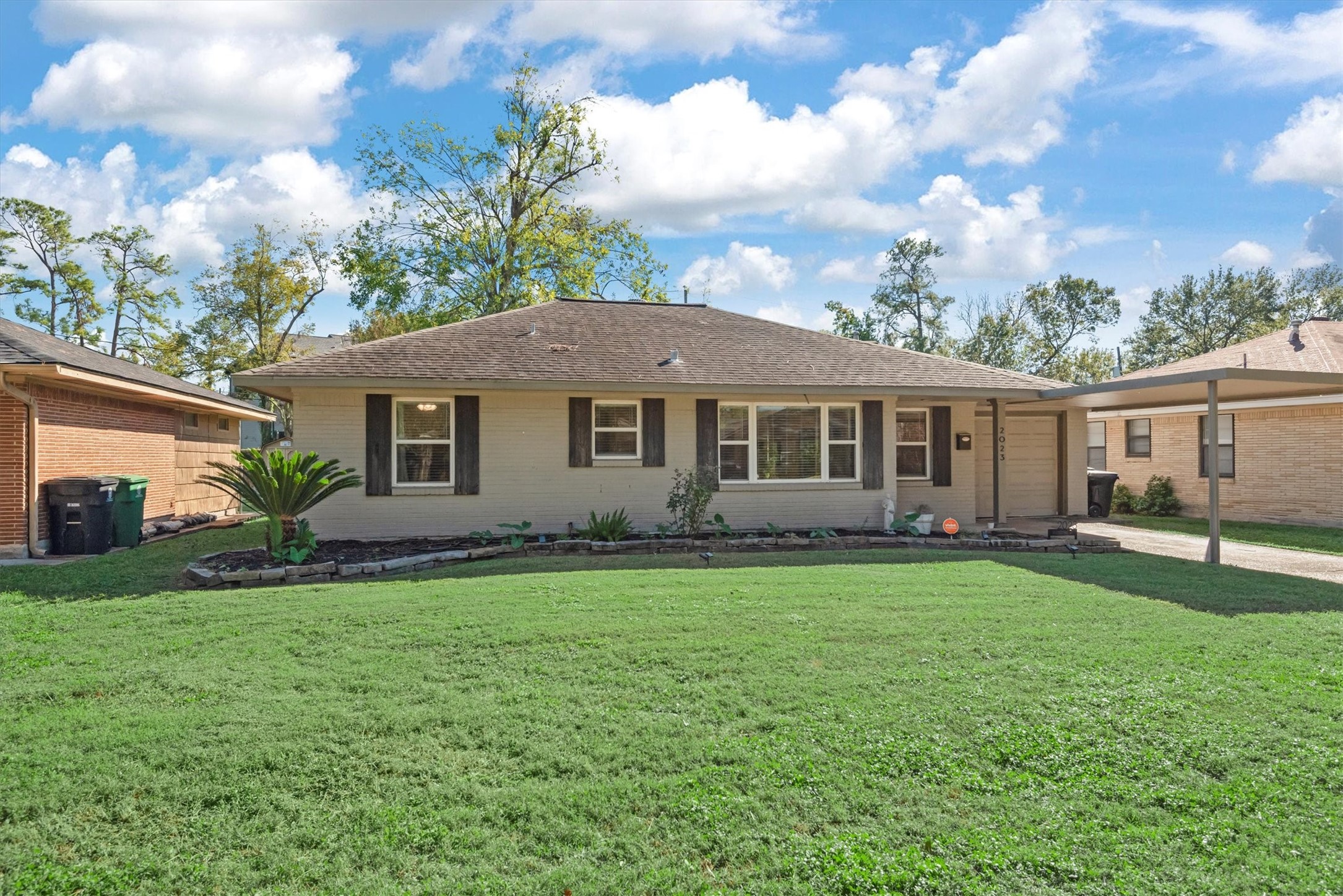2023 Woodcrest Drive Property Photo 3