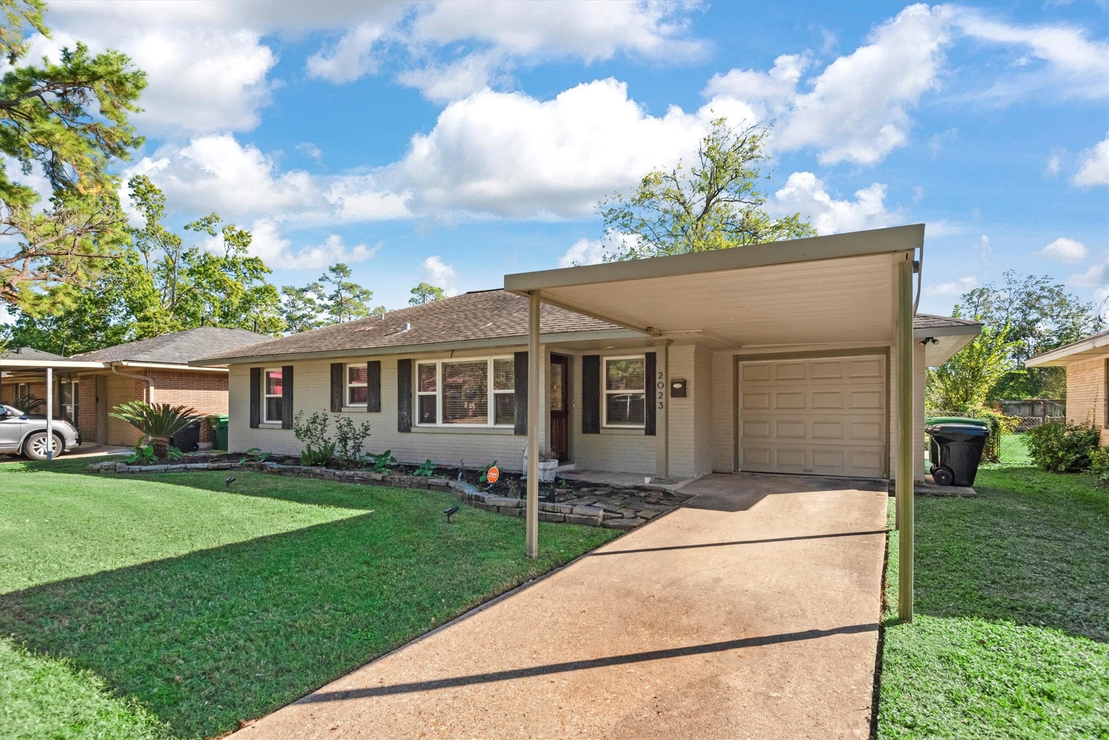 2023 Woodcrest Drive Property Photo 4