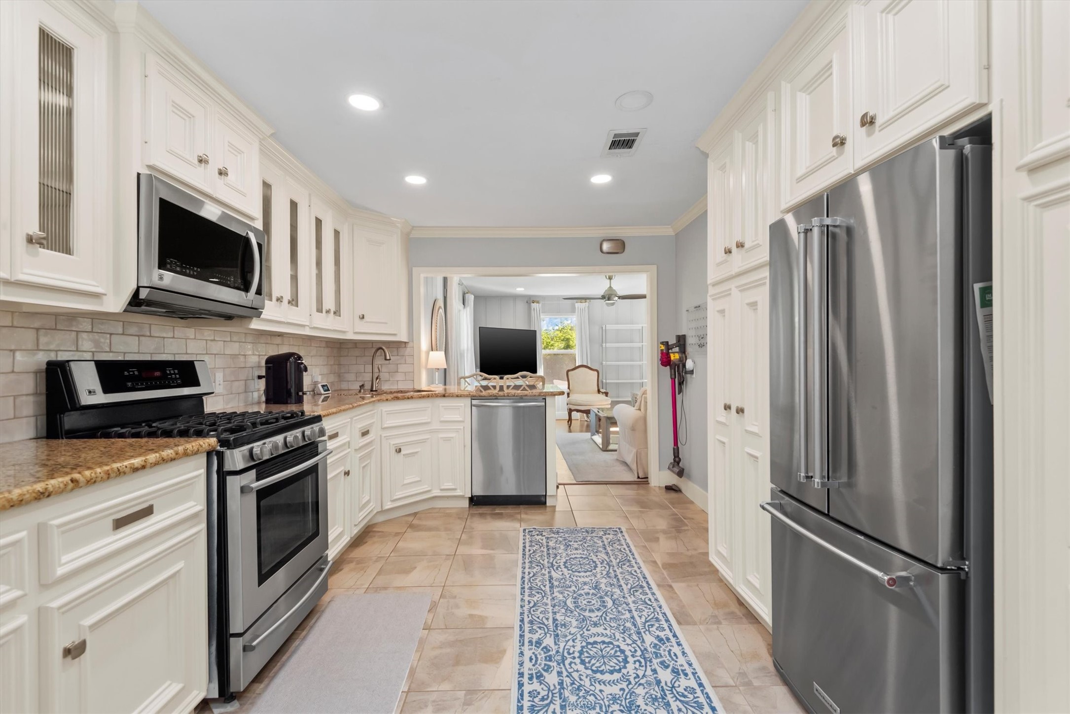 2023 Woodcrest Drive Property Photo 10