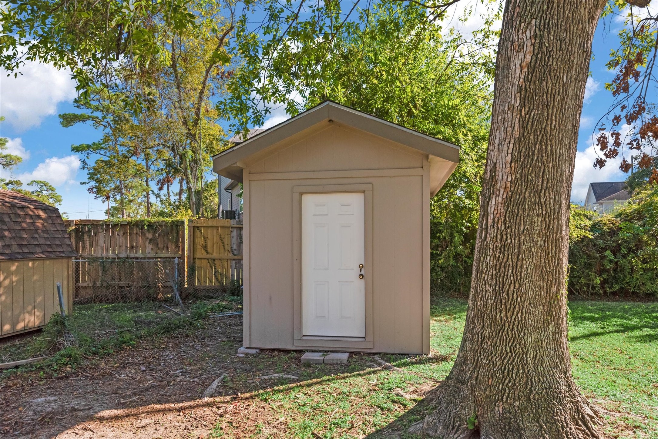 2023 Woodcrest Drive Property Photo 28