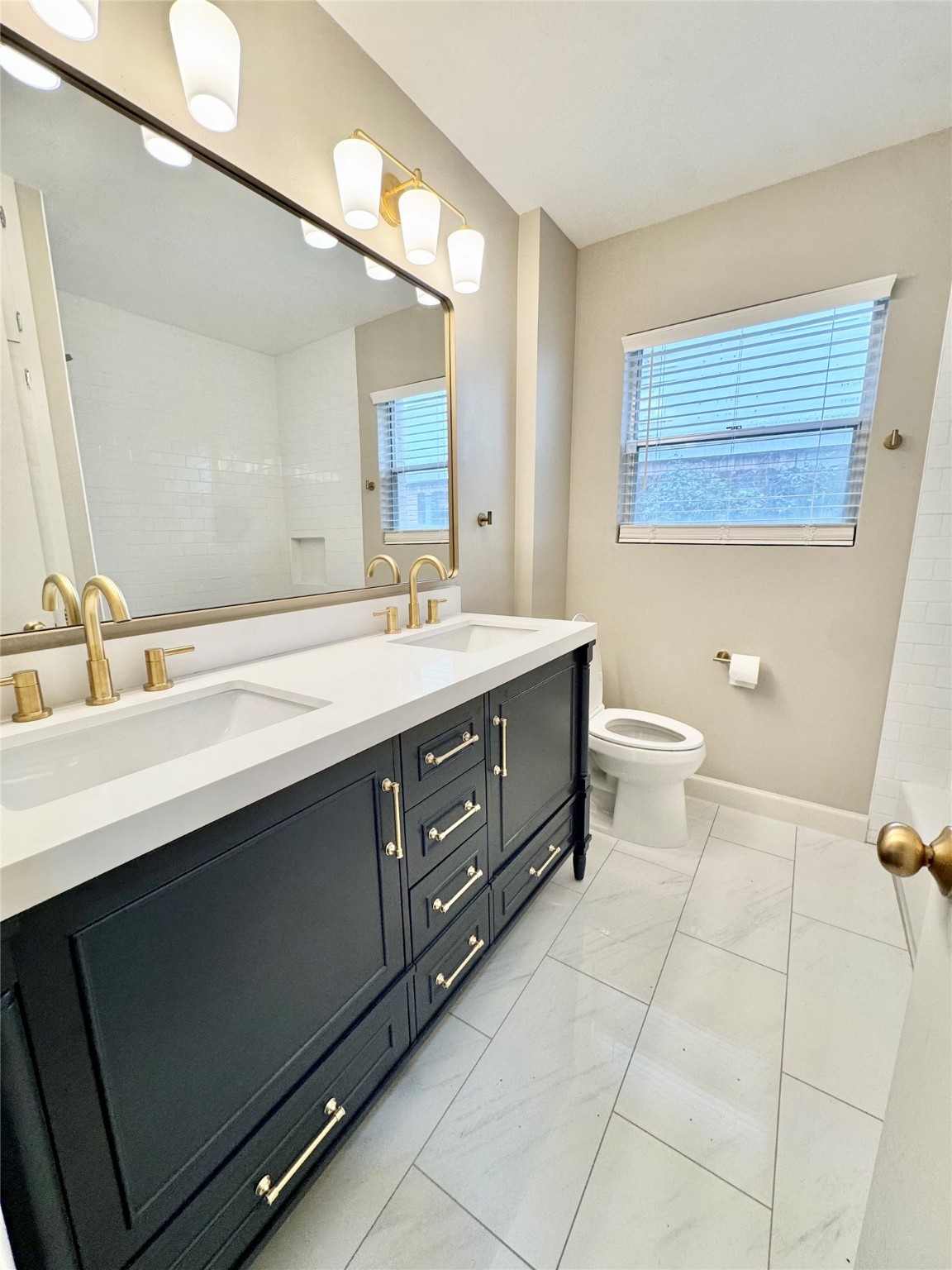 8218 Edgemoor Drive Property Photo 3