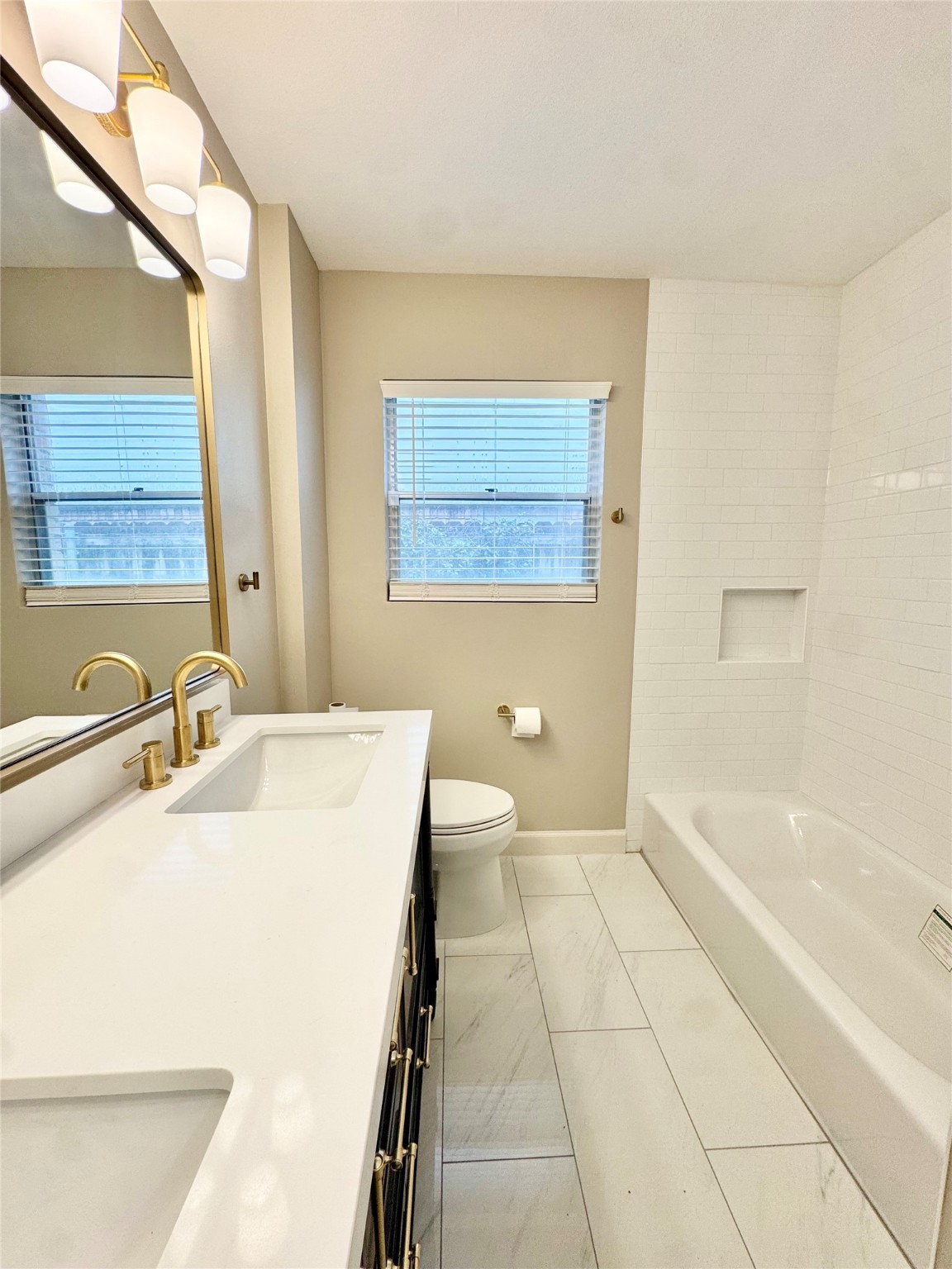 8218 Edgemoor Drive Property Photo 4