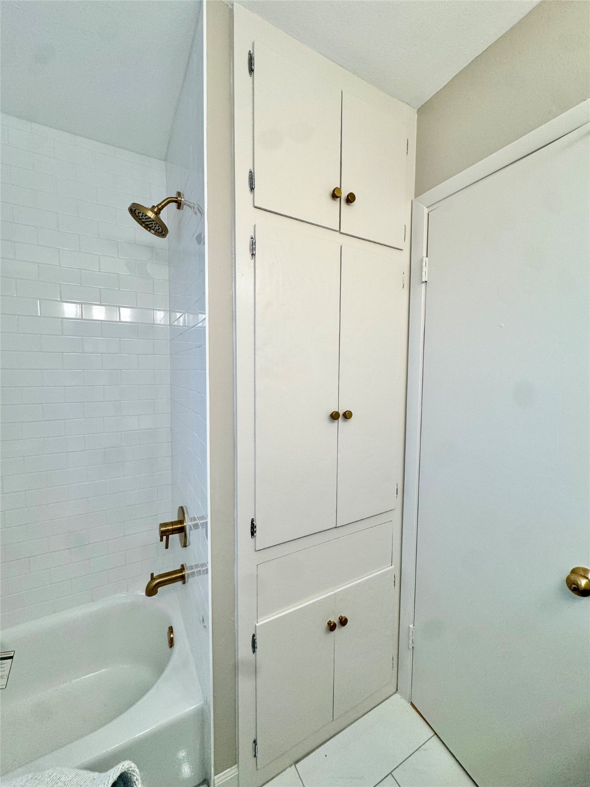 8218 Edgemoor Drive Property Photo 8