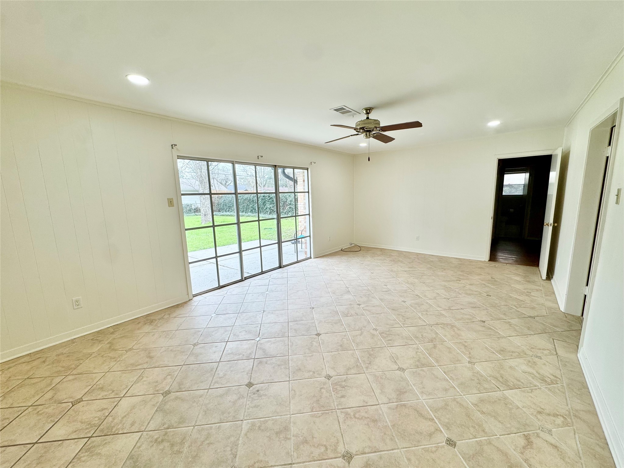8218 Edgemoor Drive Property Photo 9