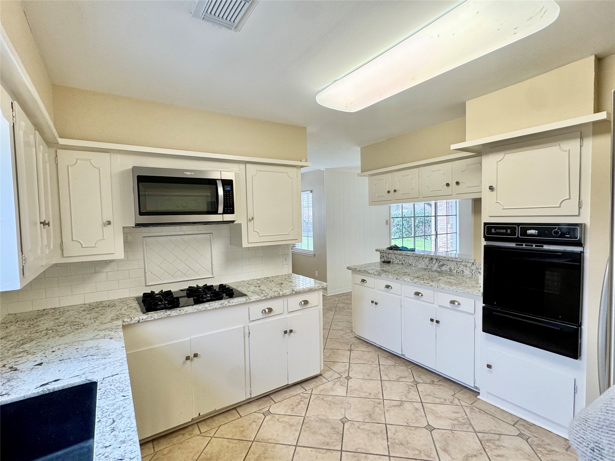 8218 Edgemoor Drive Property Photo 12