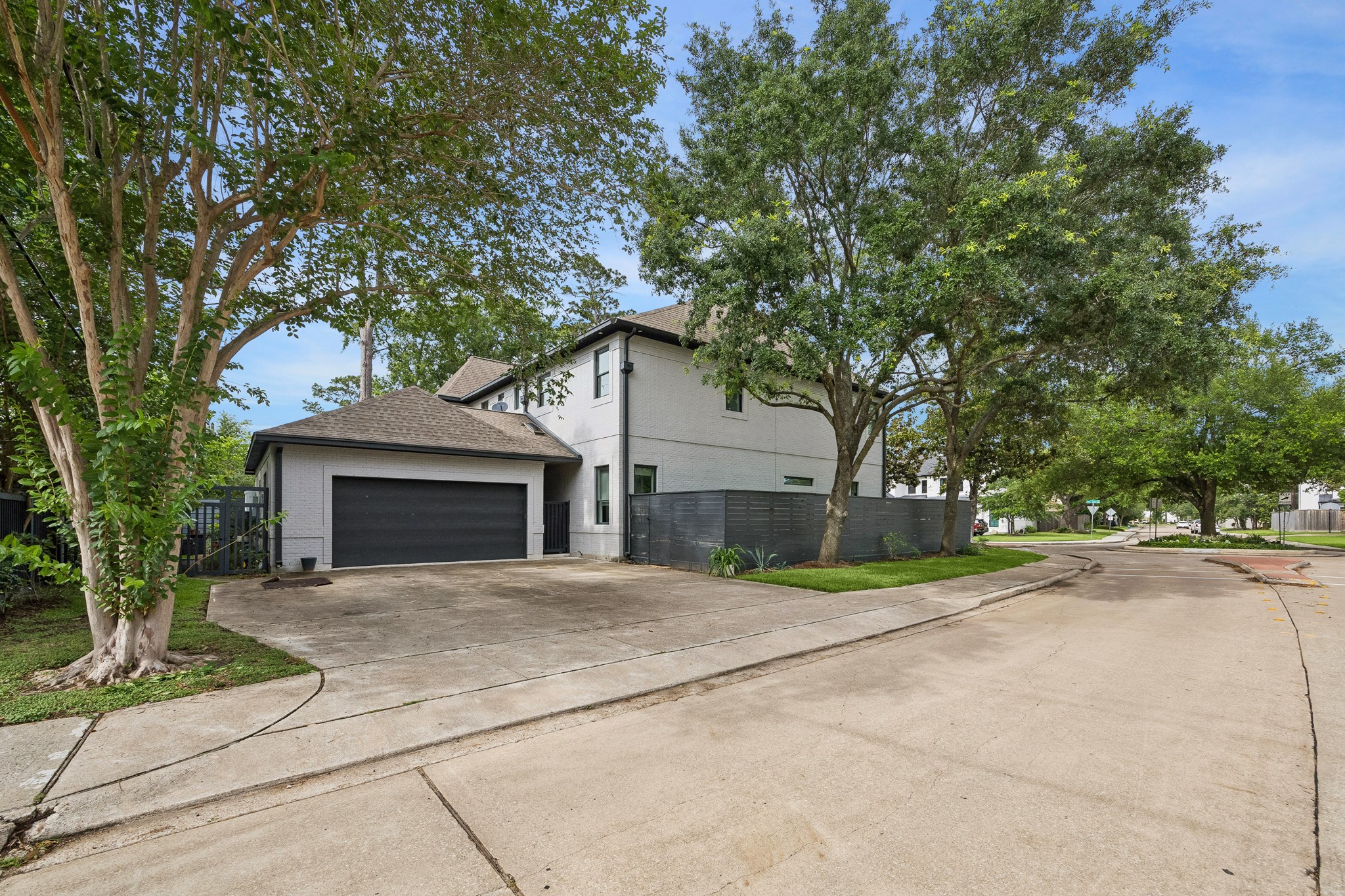1601 Pine Chase Drive Property Photo 4