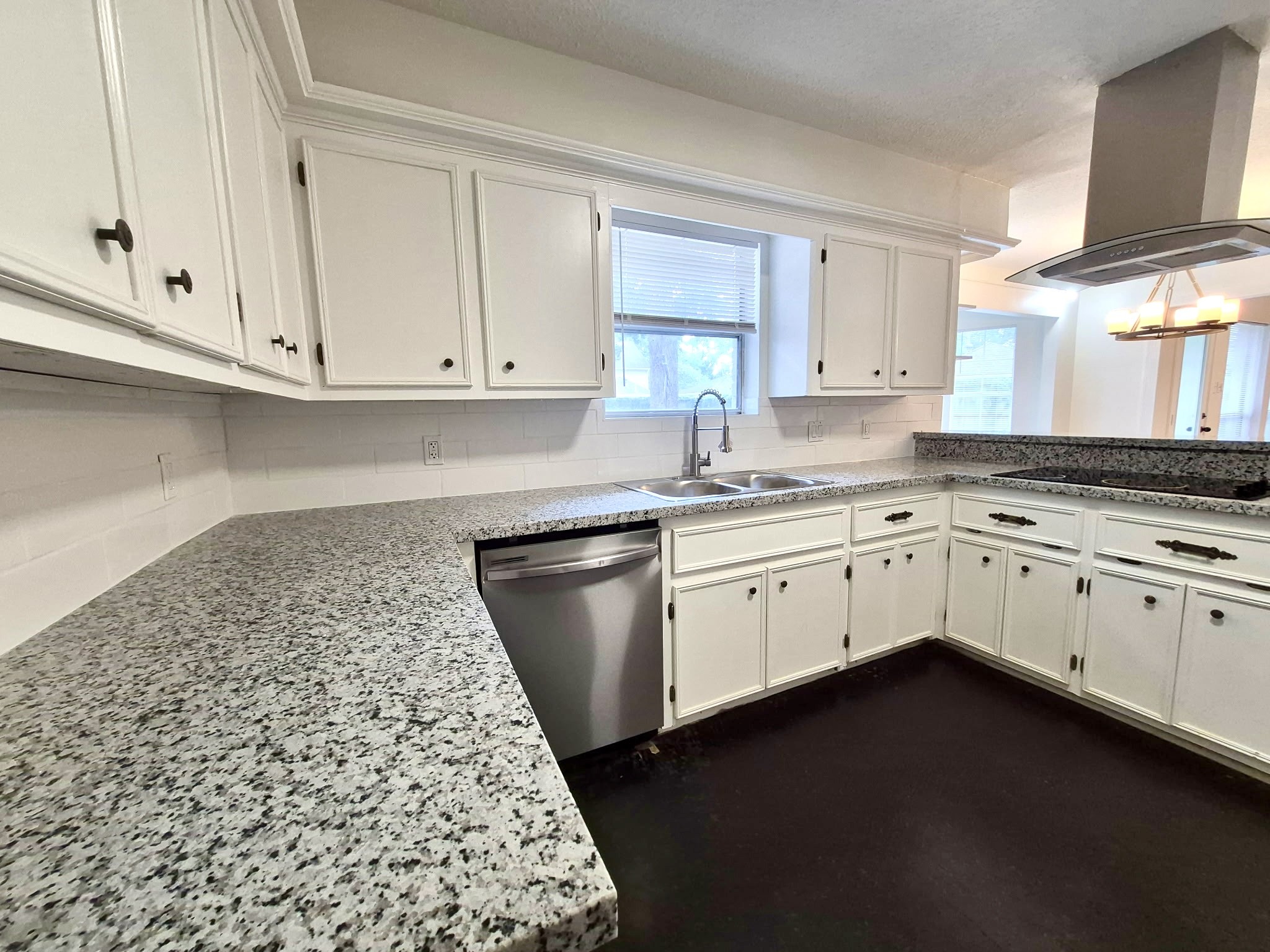 17518 Majestic Forest Drive Property Photo 14
