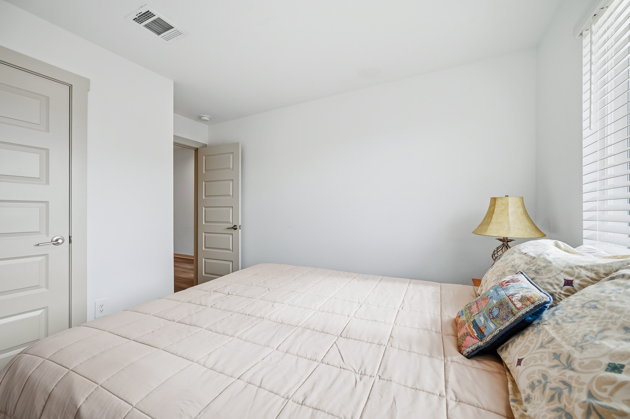 7002 Fleetwood Crescent Way Property Photo 8