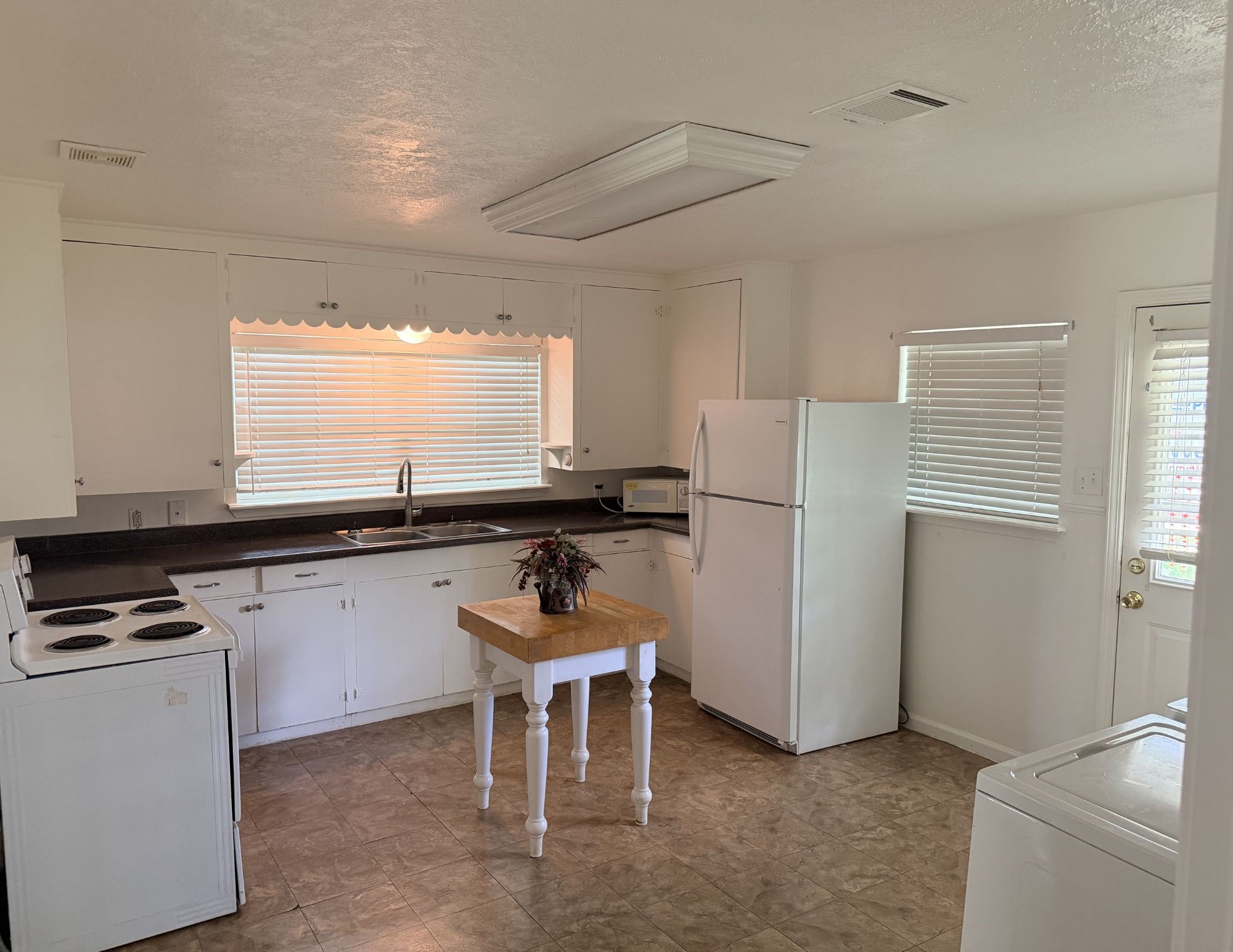 1706 Smith Street Property Photo 4