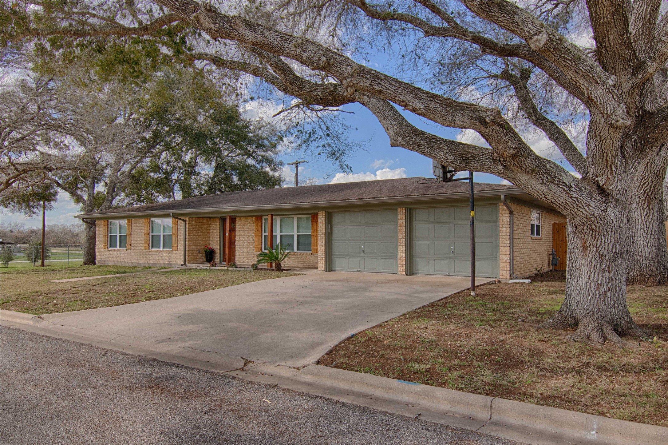 251- Shiner Real Estate Listings Main Image