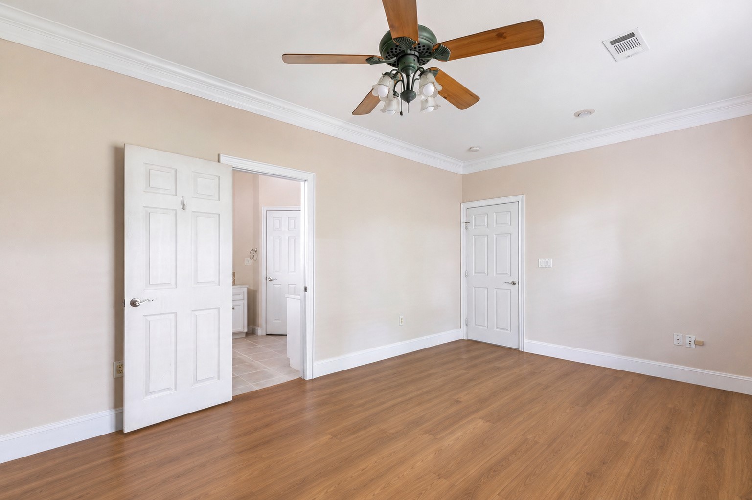 108 Harbour Town Circle Property Photo 8
