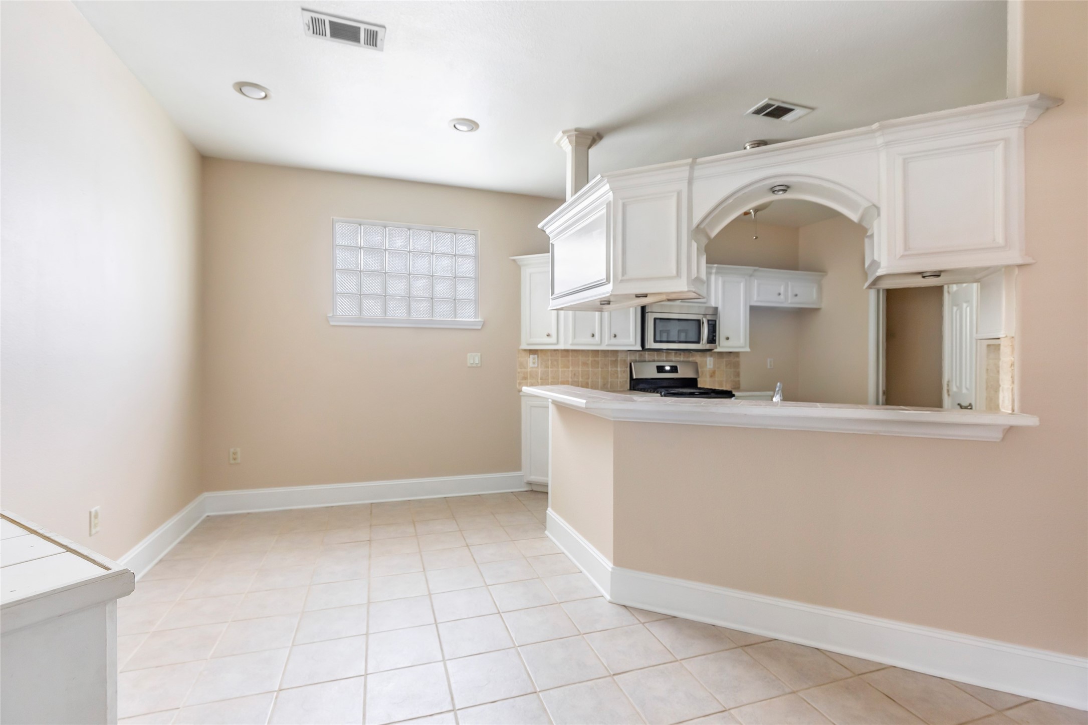 108 Harbour Town Circle Property Photo 12