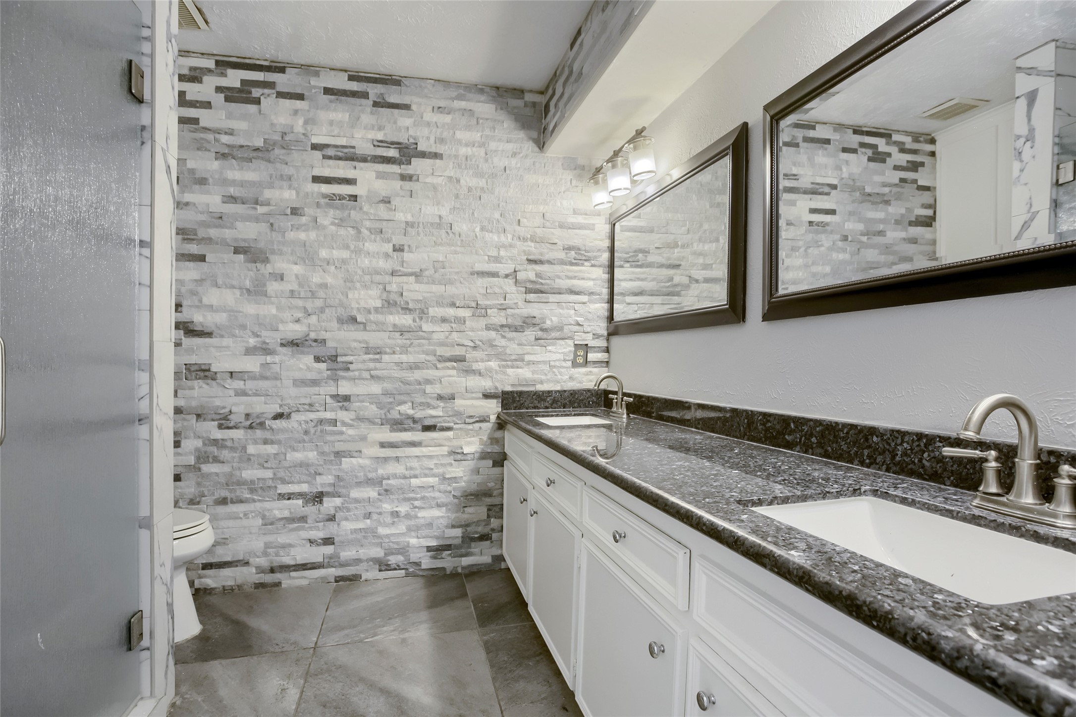 3811 Sunstone Drive Property Photo 25