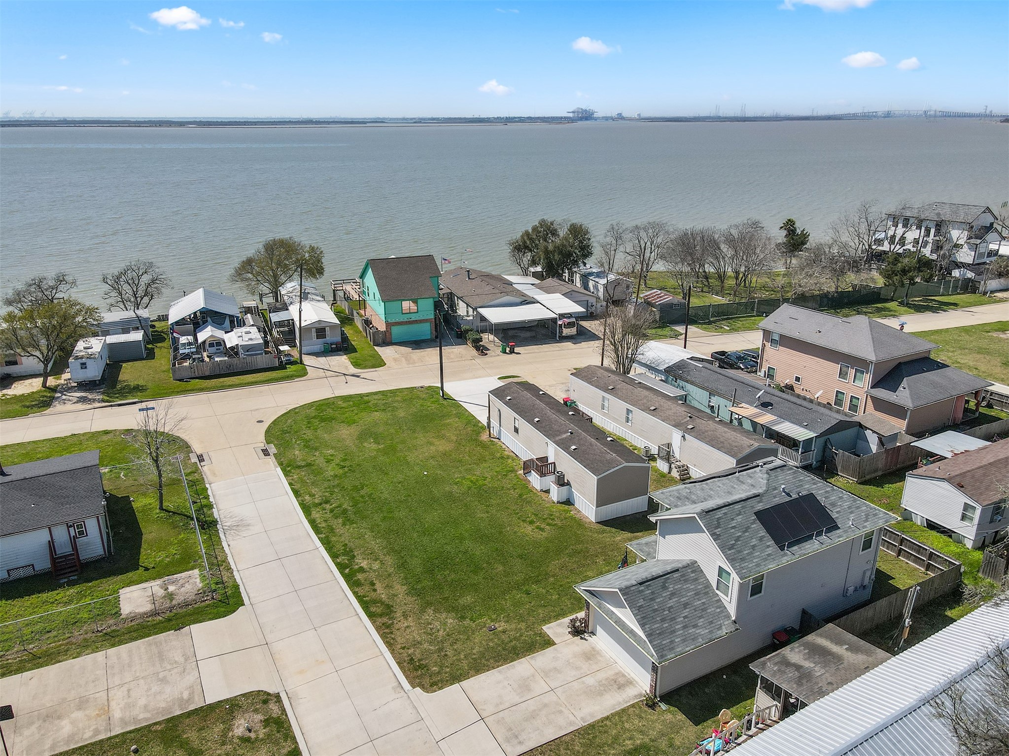 3035 Bay Oaks Harbor Drive Property Photo 1