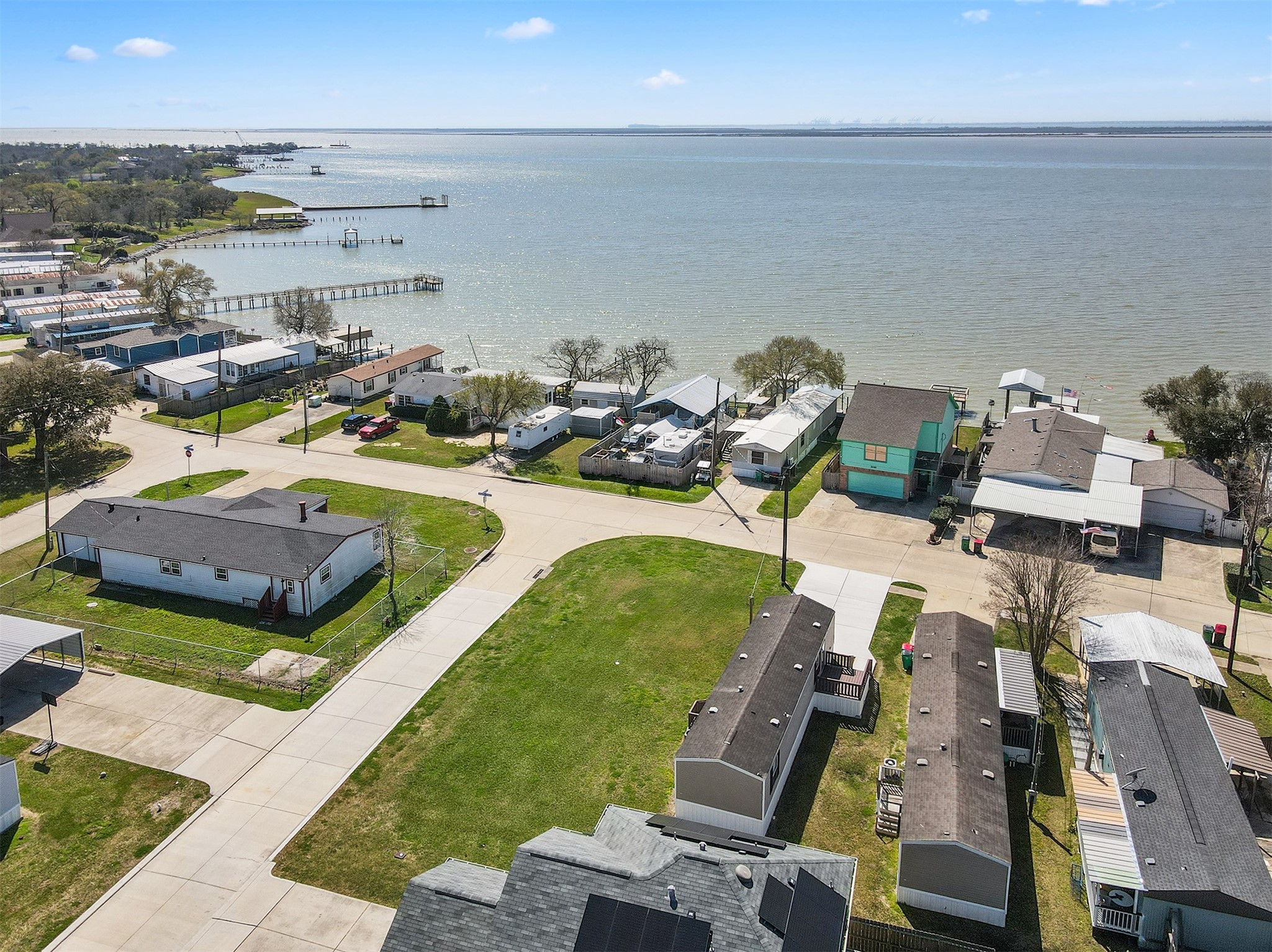 3035 Bay Oaks Harbor Drive Property Photo 6