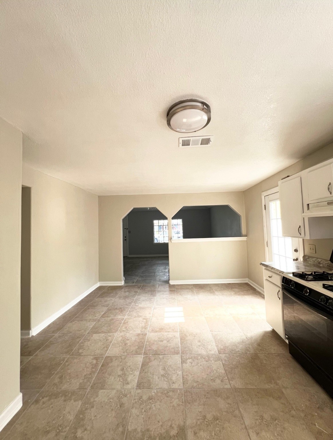 3121 Bond Street Property Photo 4