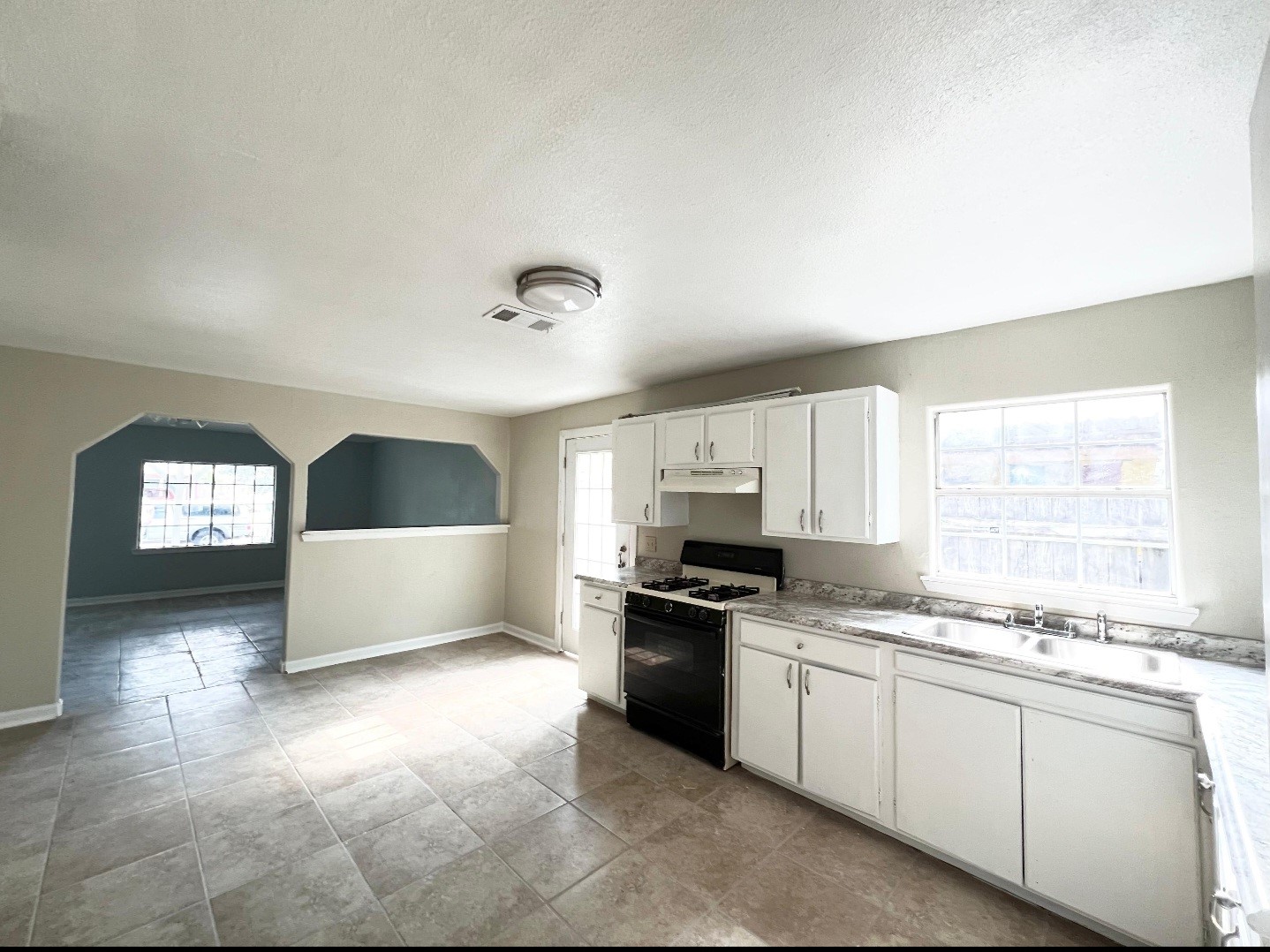 3121 Bond Street Property Photo 8