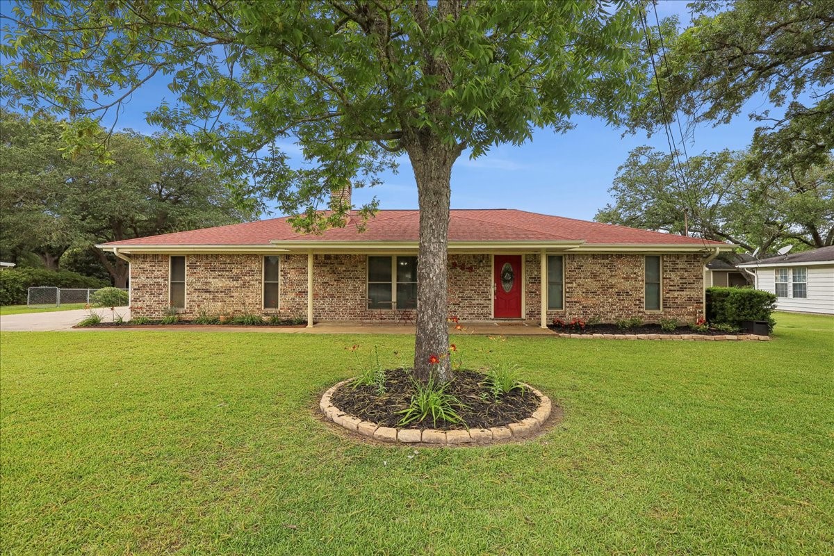 985 Sunnyside Dr Property Photo