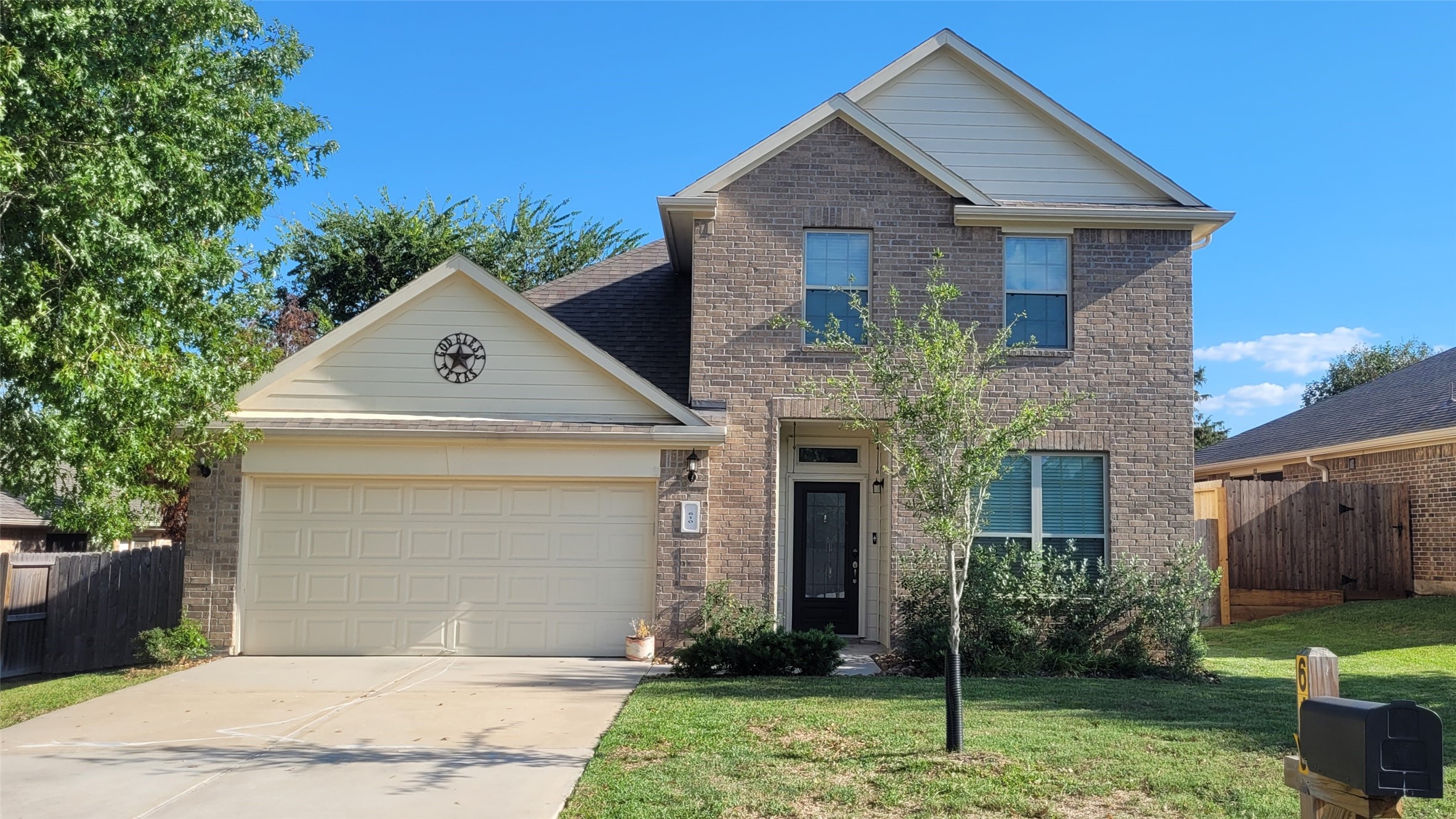 610 Lake View Drive Property Photo 1