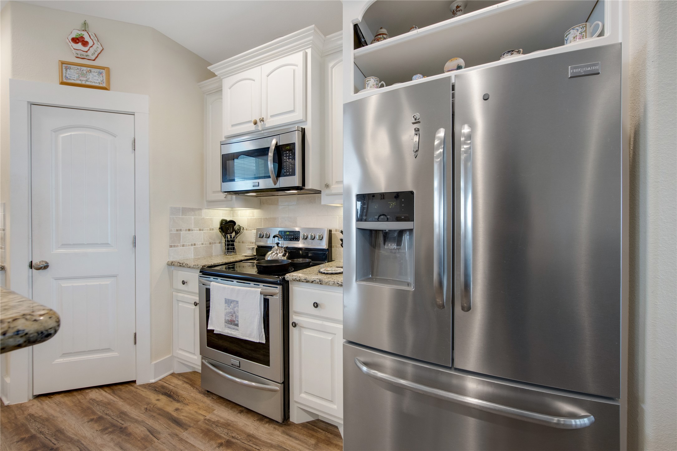 4304 Bolivar Circle Property Photo 6