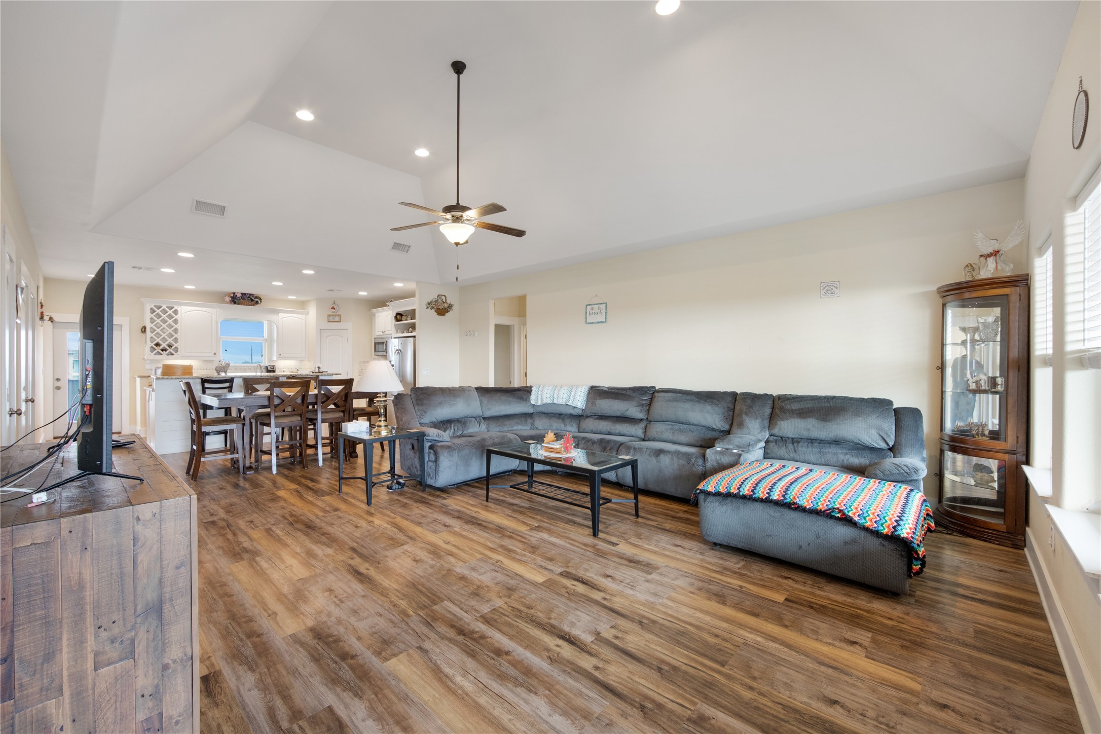 4304 Bolivar Circle Property Photo 10