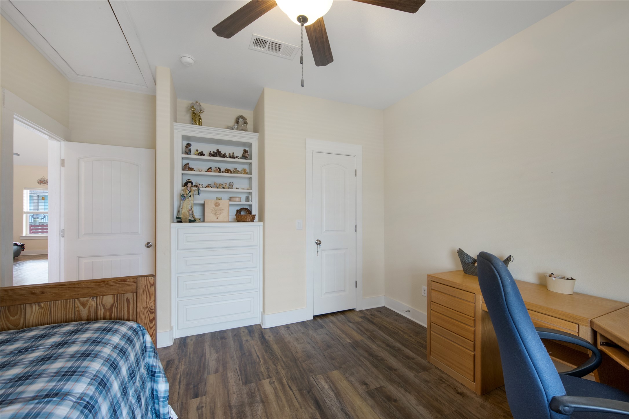 4304 Bolivar Circle Property Photo 17