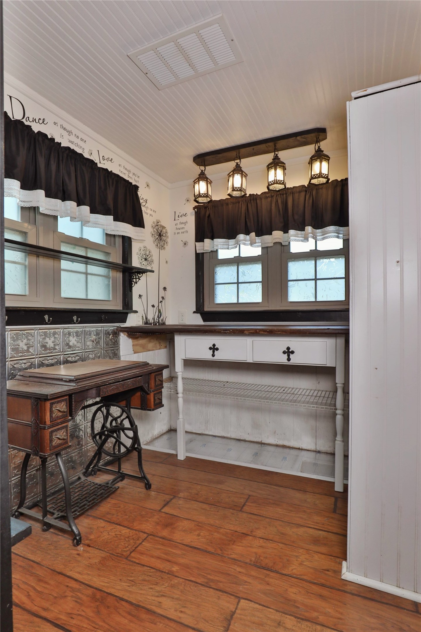 56 Leeder Court Property Photo 18