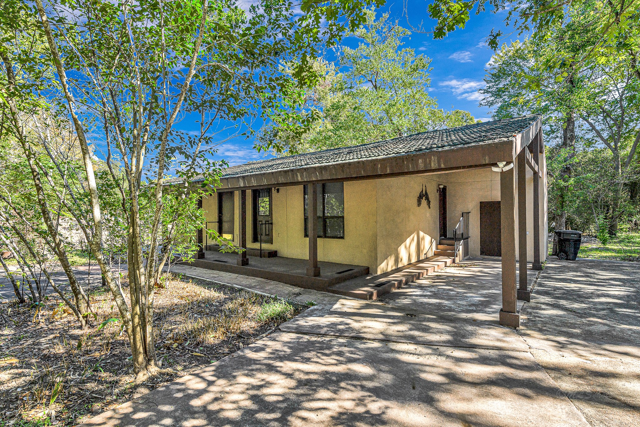 32b E Rivercrest Drive Property Photo 1
