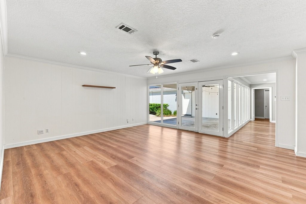 5522 Dumfries Drive Property Photo 4