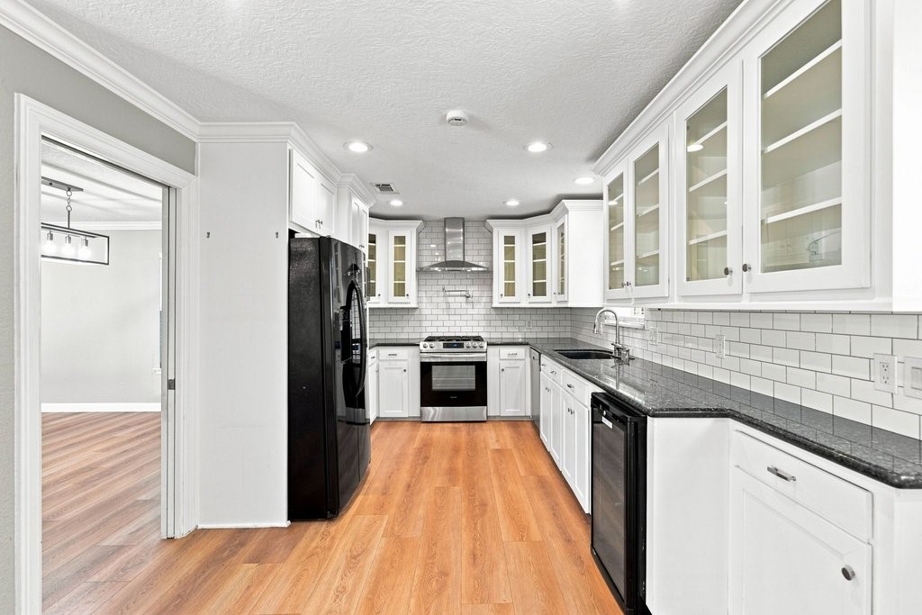 5522 Dumfries Drive Property Photo 7