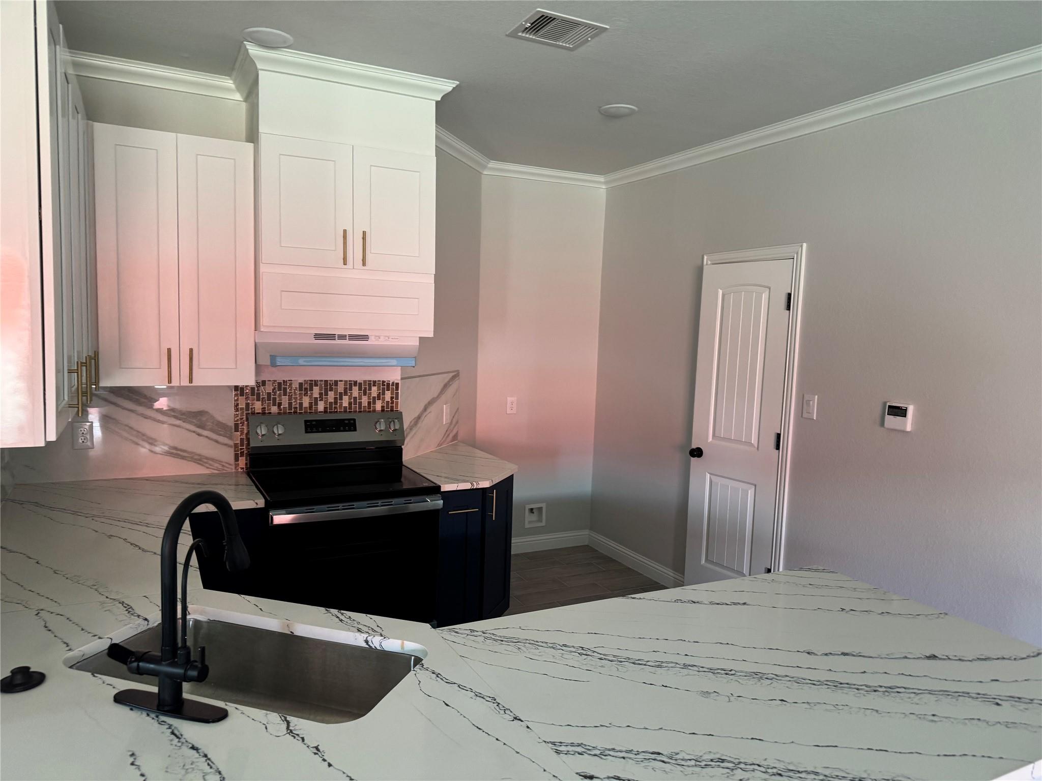 6713 Windhaven Property Photo 5