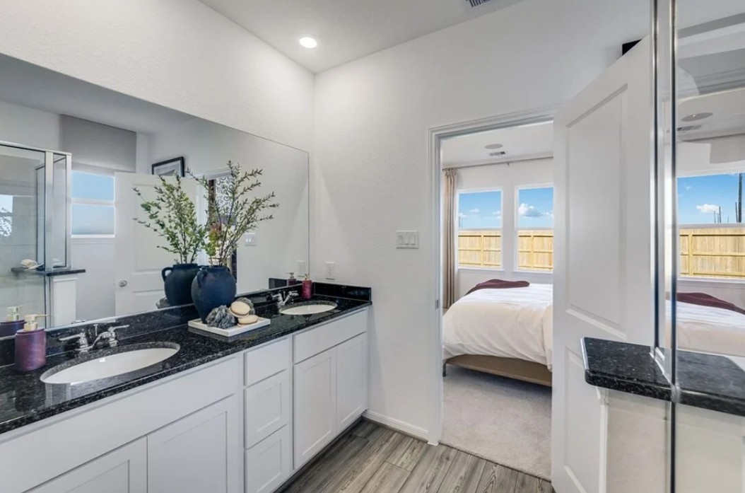 22014 Sam Raburn Drive Property Photo 4