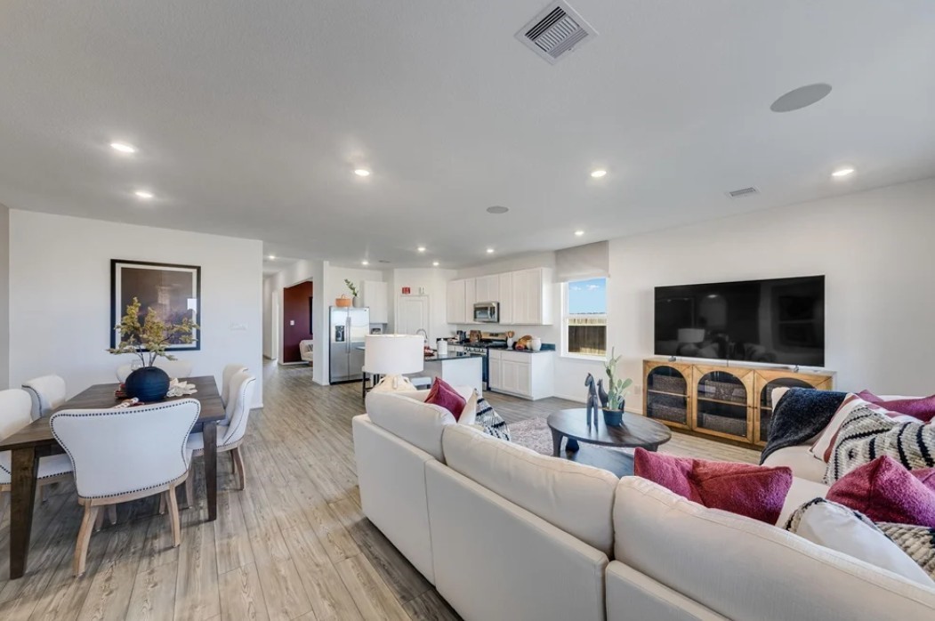 22014 Sam Raburn Drive Property Photo 6