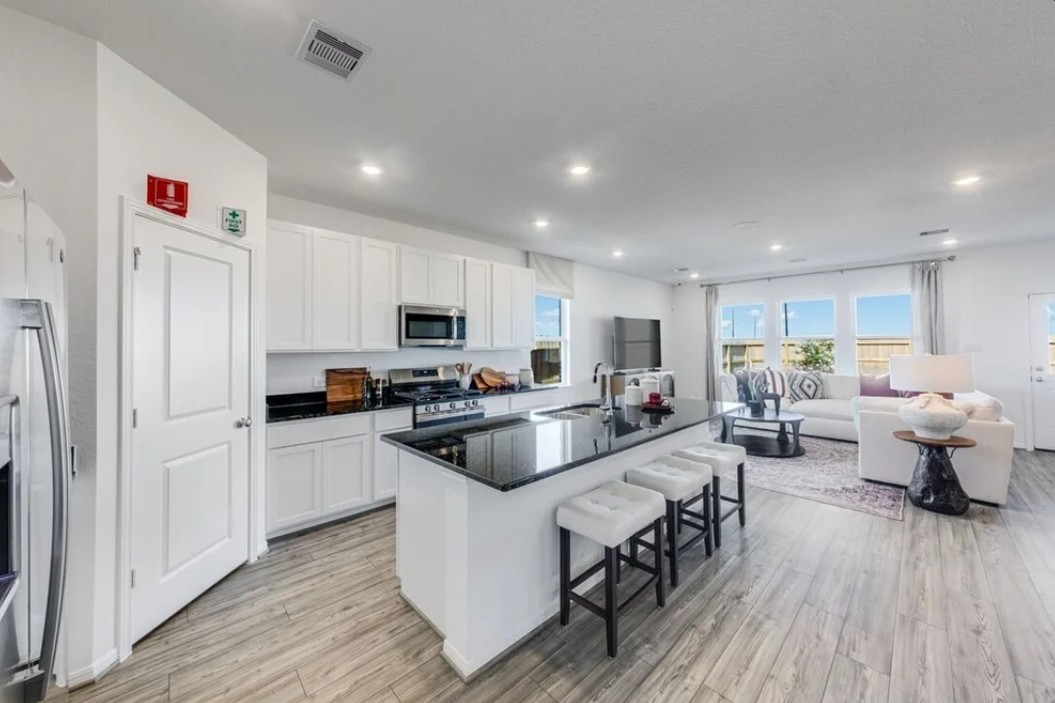 22014 Sam Raburn Drive Property Photo 7