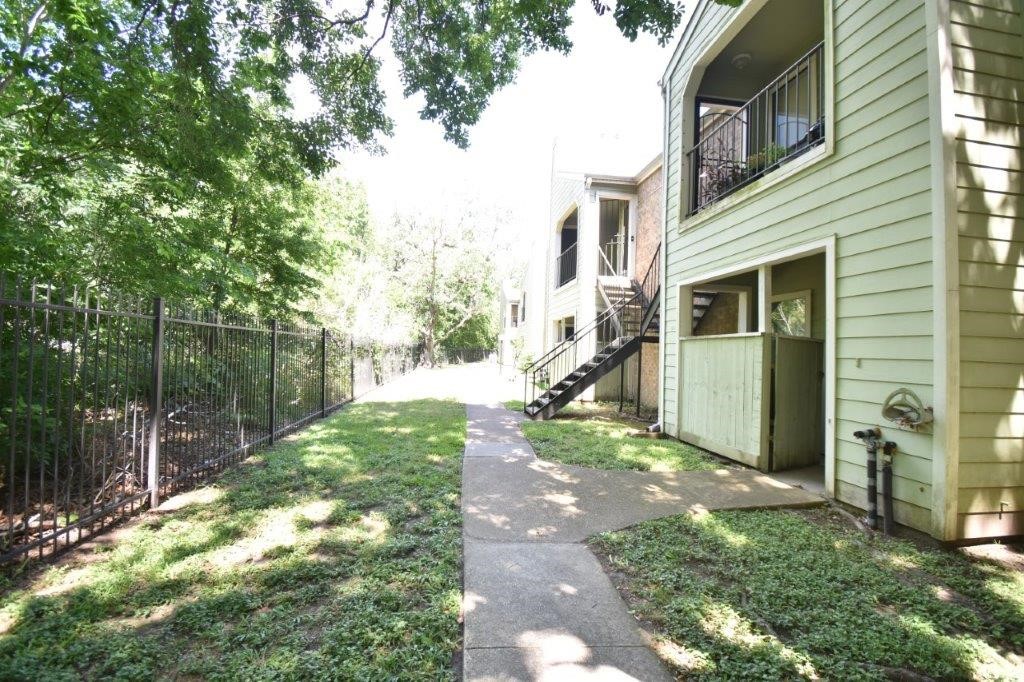 6602 Harbor Town Drive 605 Property Photo 1