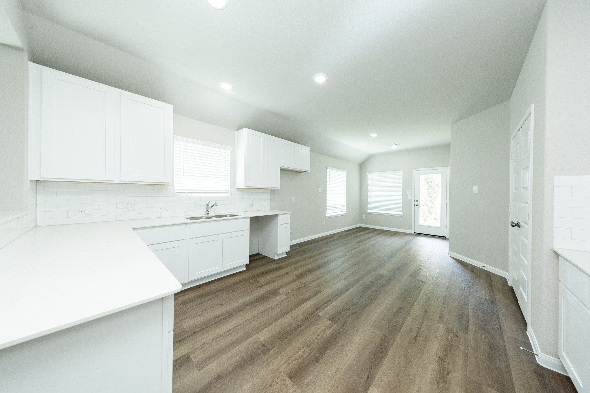 14015 Mount Hunter Drive Property Photo 5