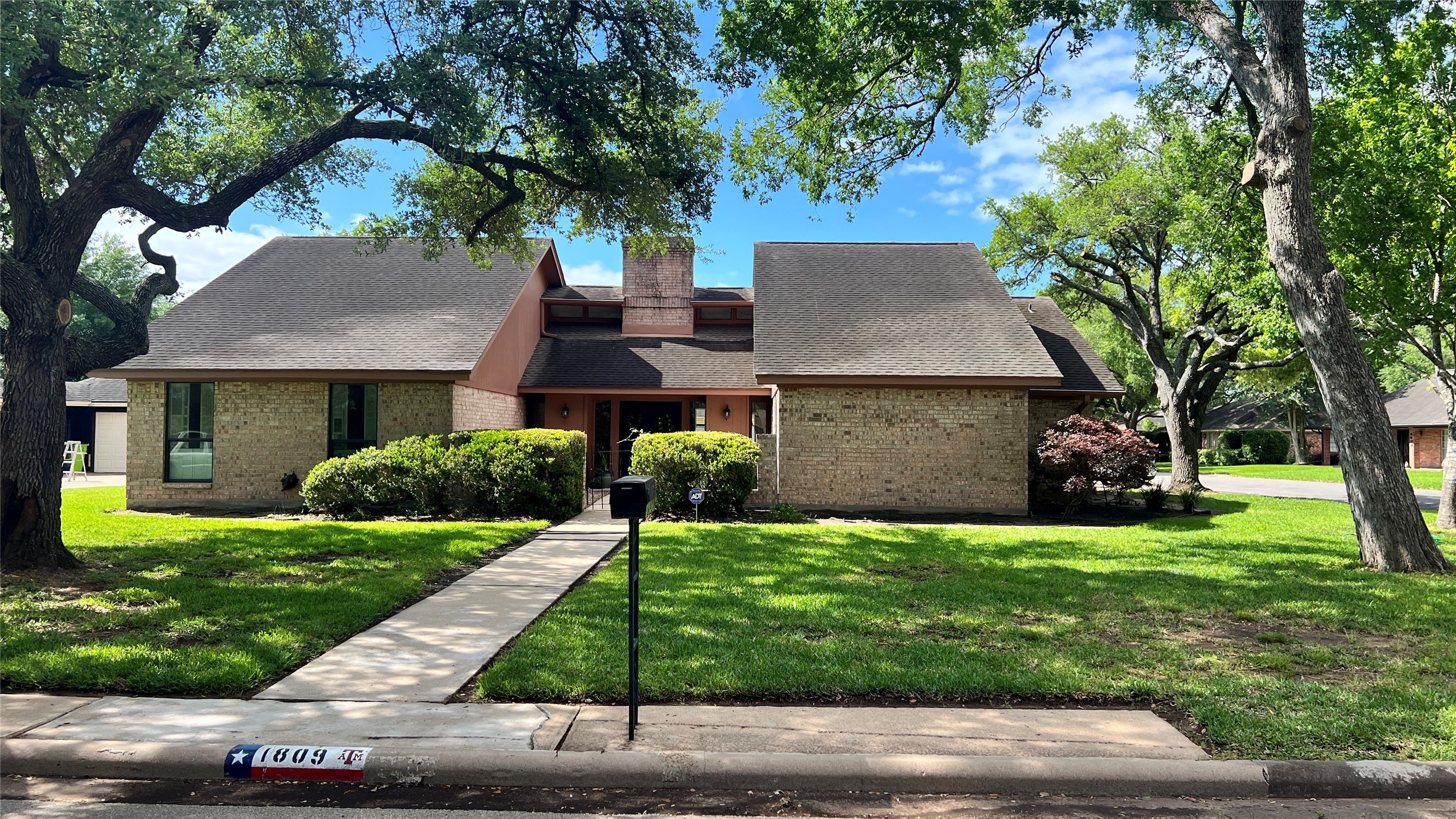 1809 Hawthorn Drive Property Photo