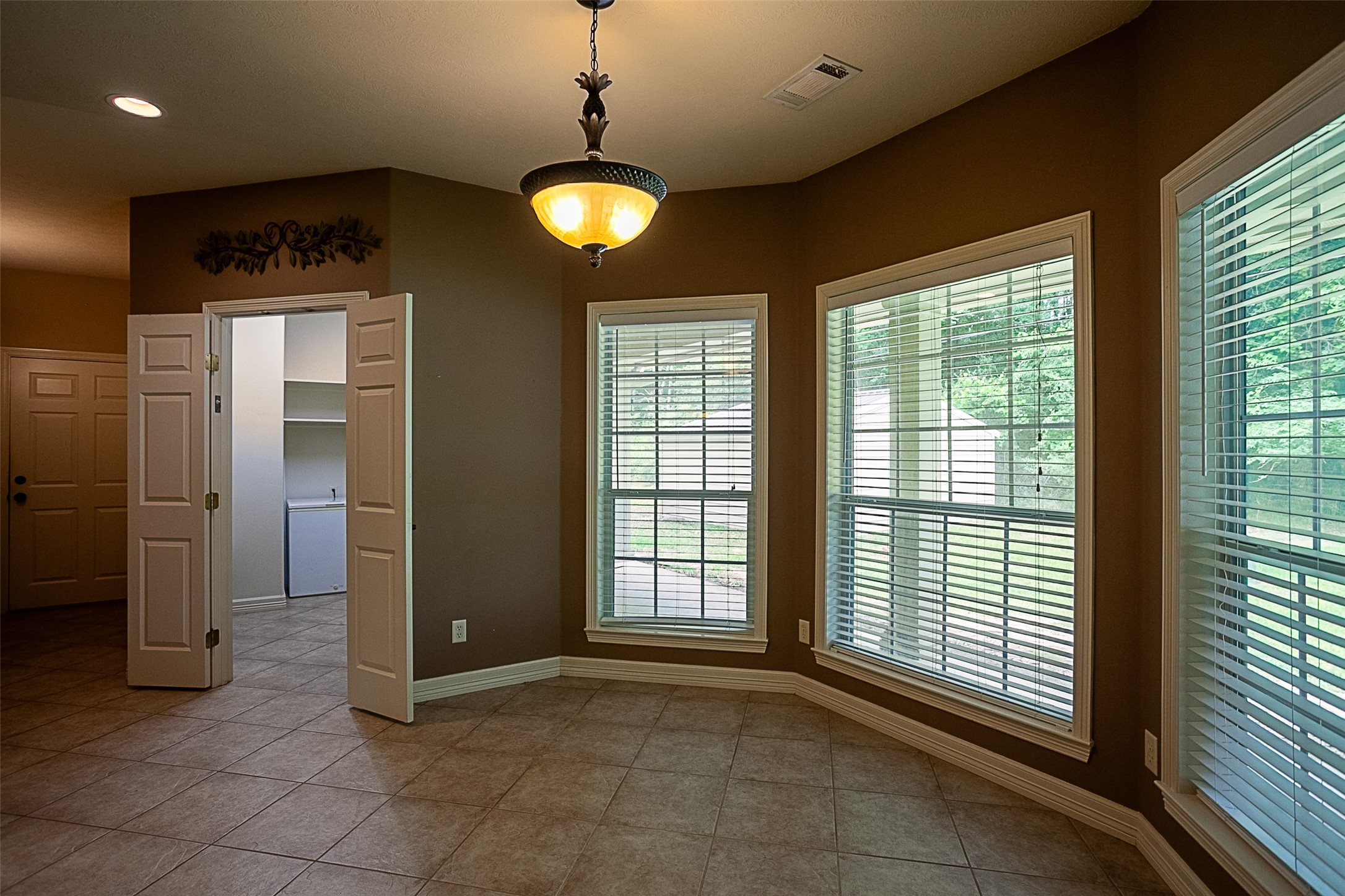 289 Broadmoor Drive Property Photo 13