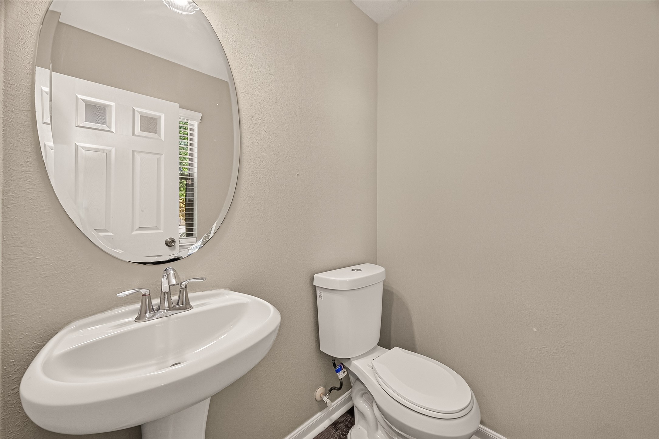 815 Leaholm Lane Property Photo 18