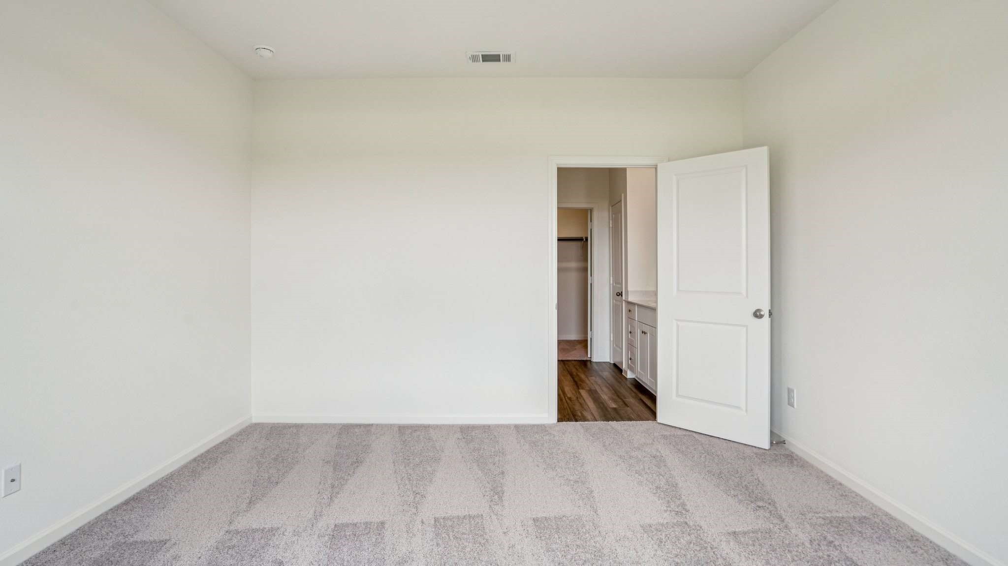 18664 Shauna Danielle Drive Property Photo 8