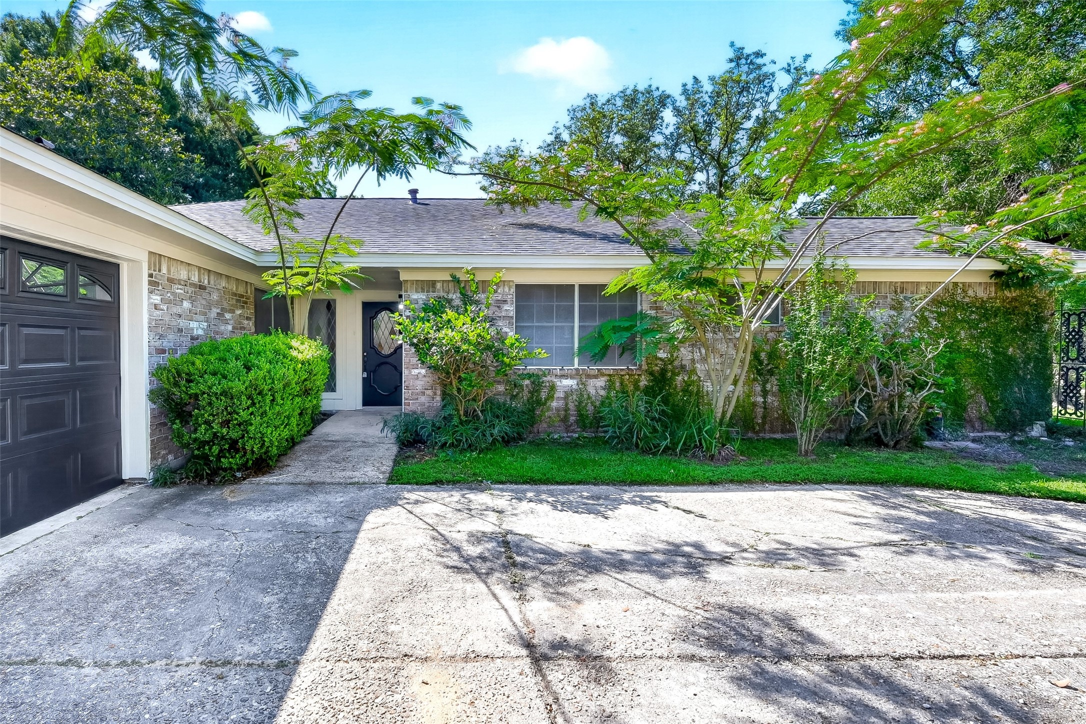 15207 Pleasant Valley Road Property Photo 2